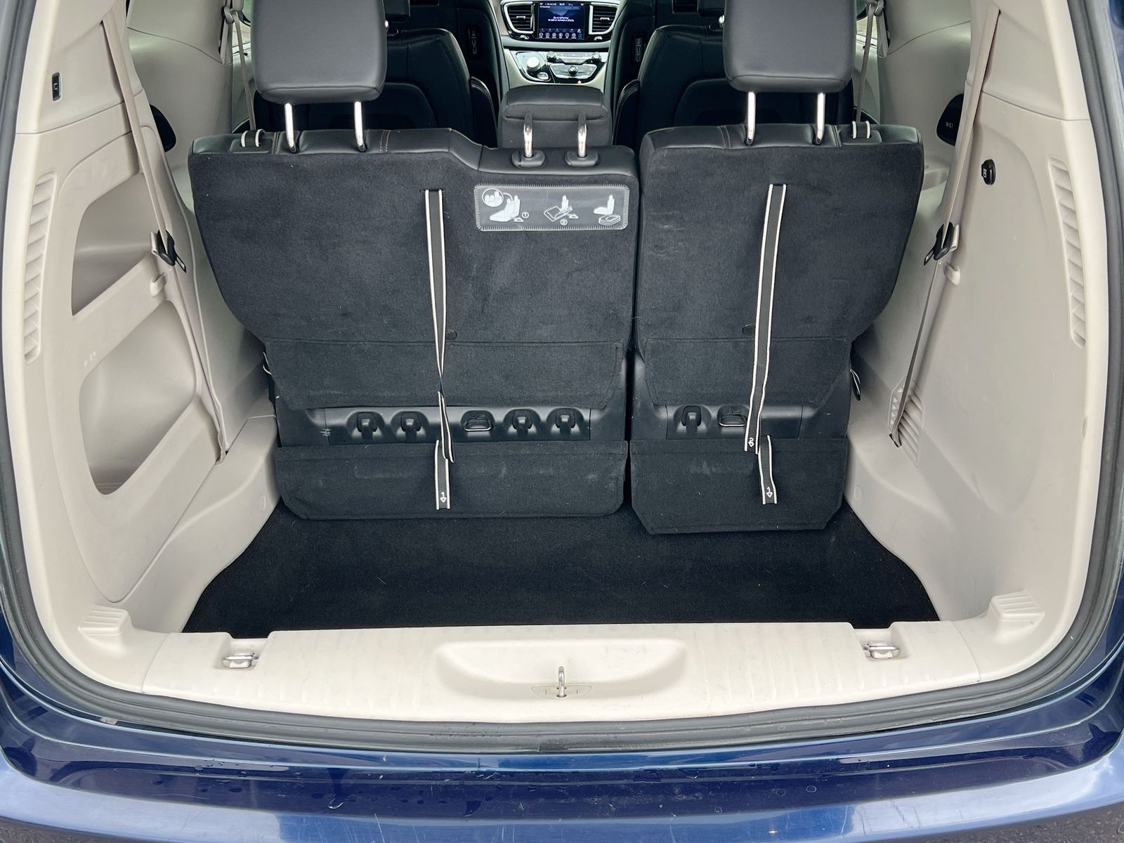 Thumbnail: 2018 Chrysler Pacifica - 33