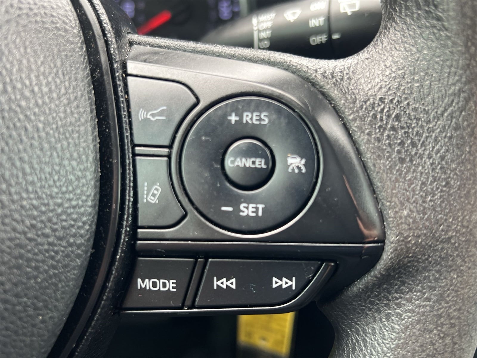Thumbnail: 2020 Toyota RAV4 - 25