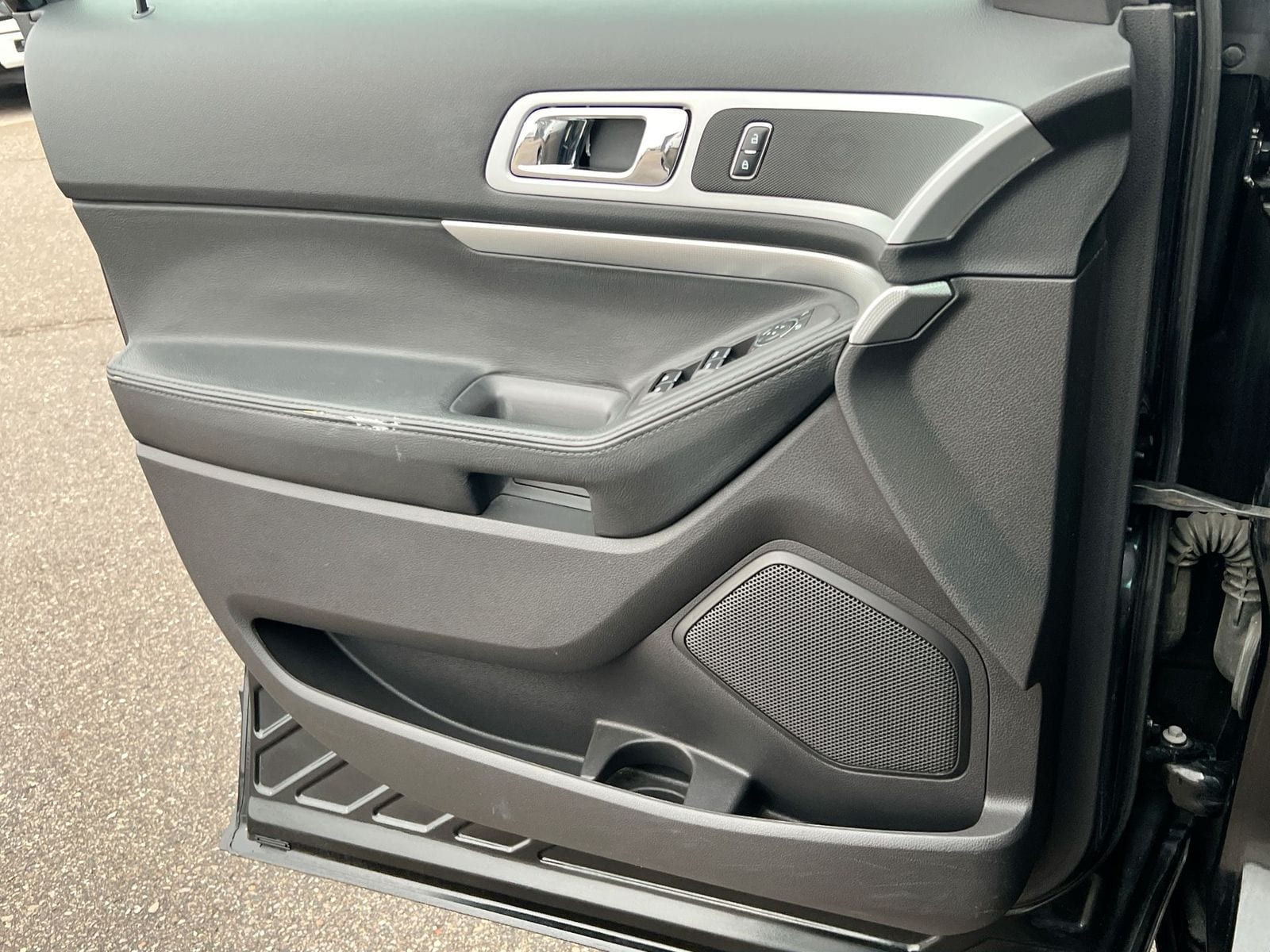 Thumbnail: 2015 Ford Explorer - 30