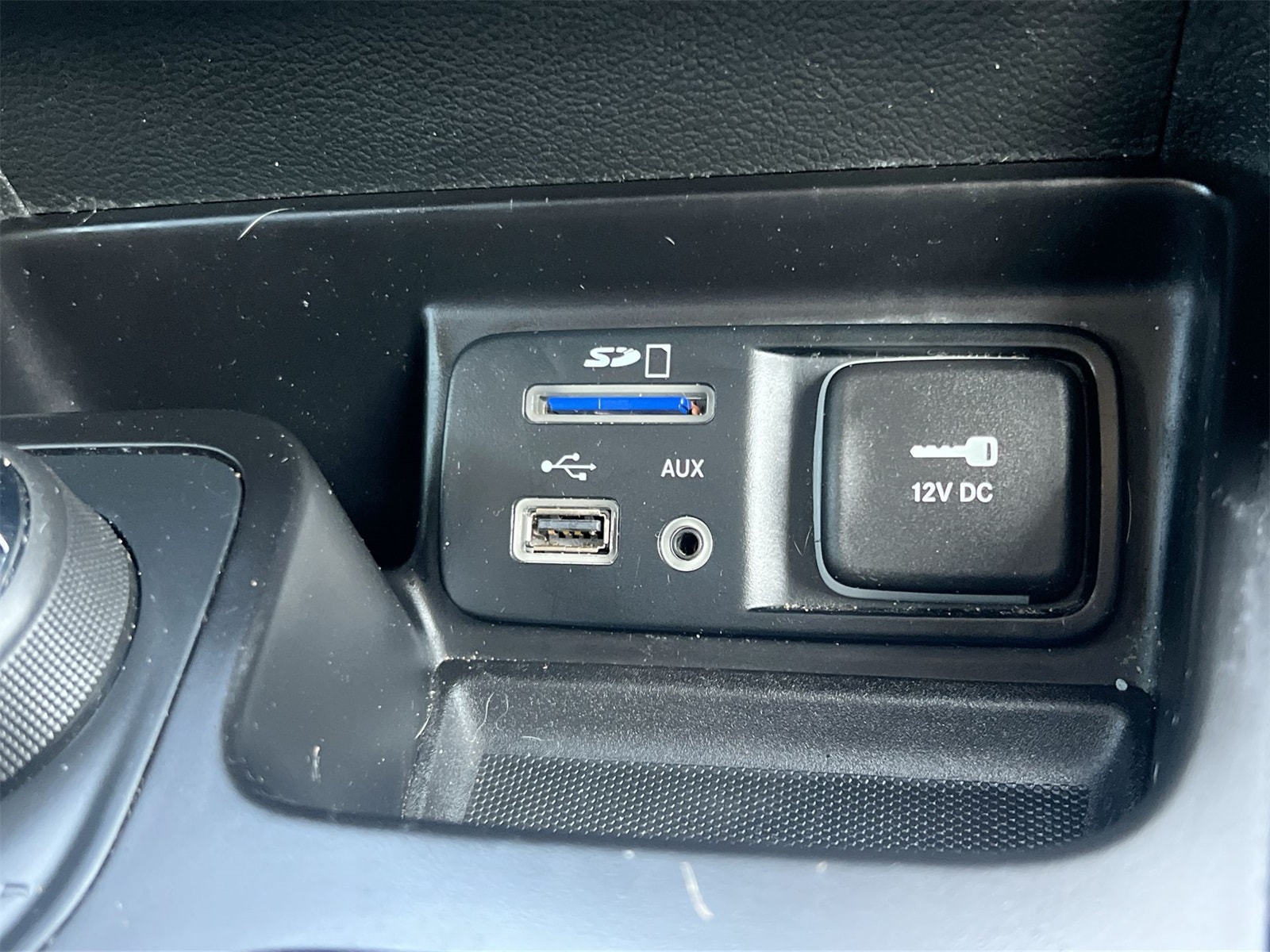 Thumbnail: 2015 Jeep Cherokee - 30