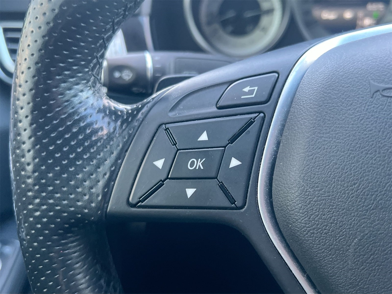 Thumbnail: 2016 Mercedes-Benz E-Class - 23