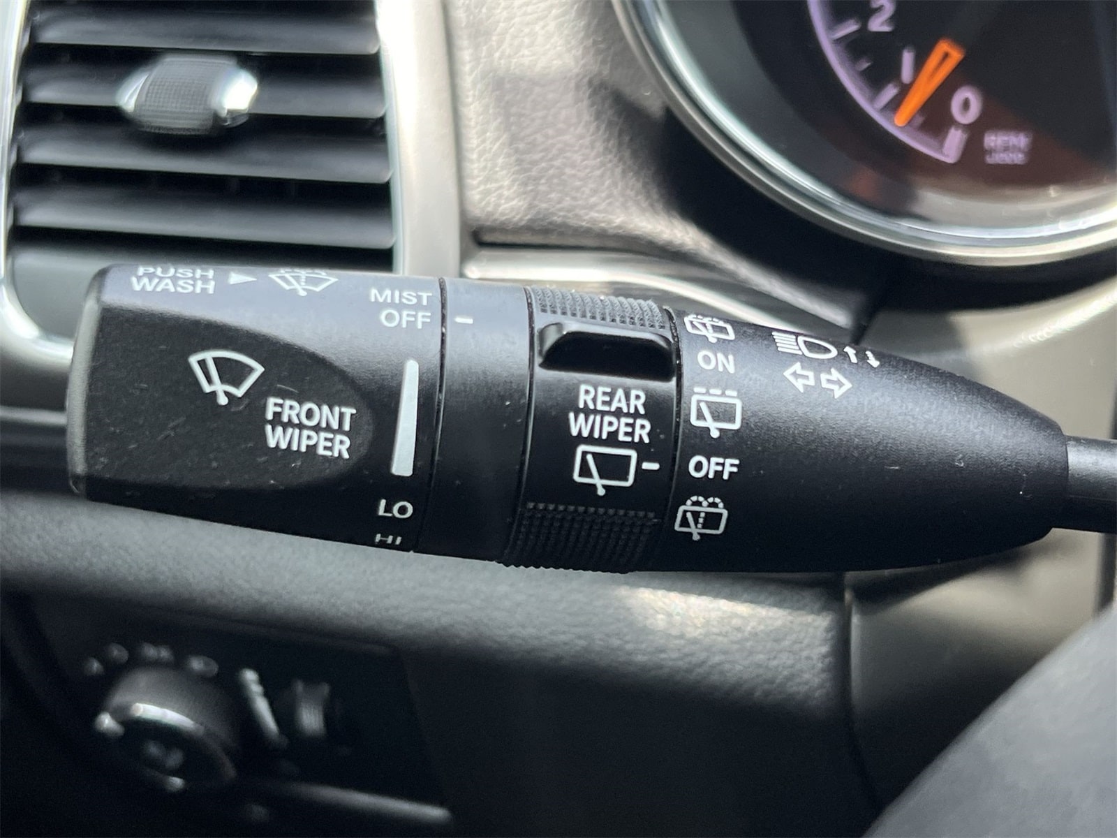 2020 Jeep Grand Cherokee Altitude 28