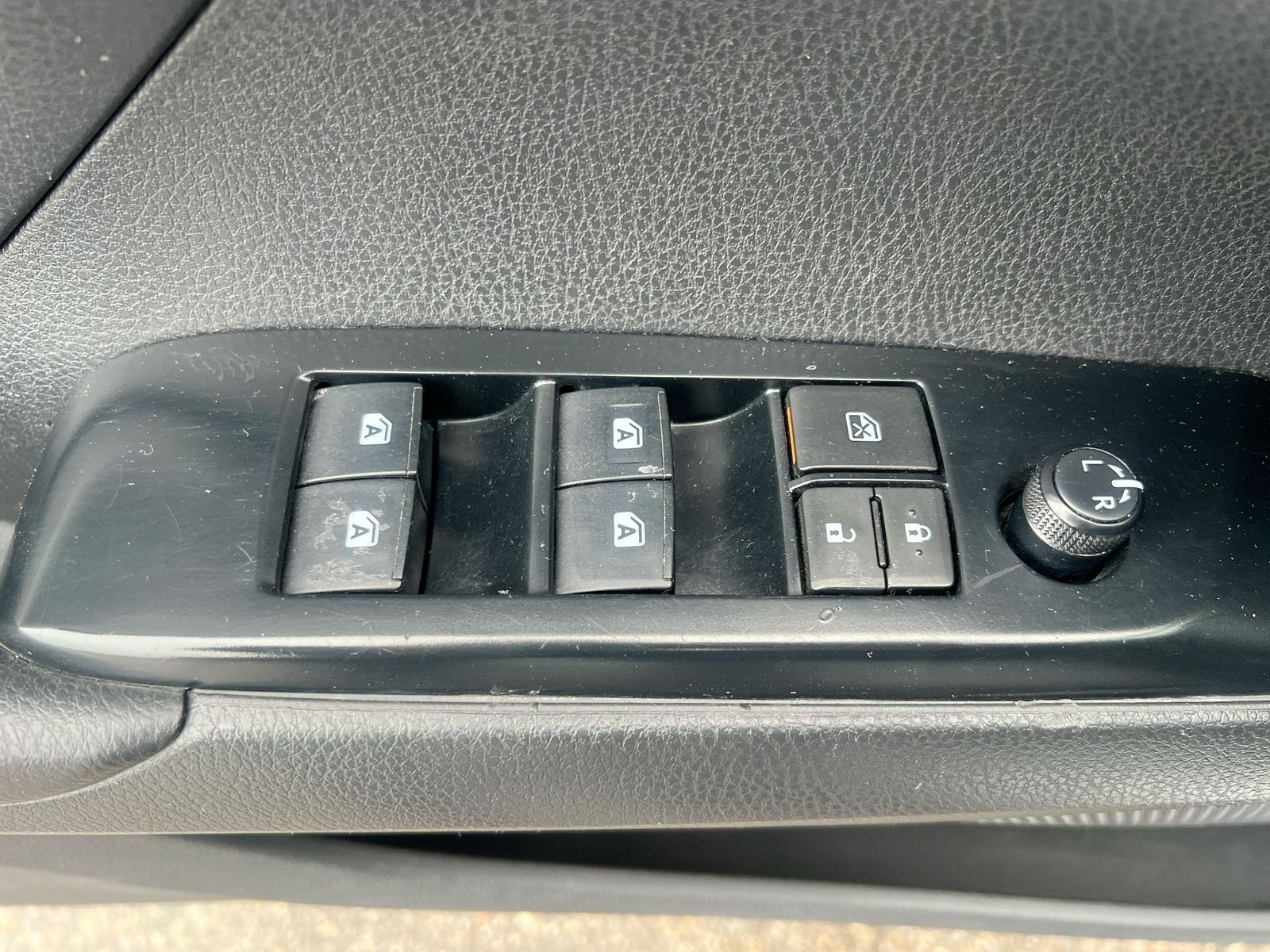 Thumbnail: 2019 Toyota Camry - 17