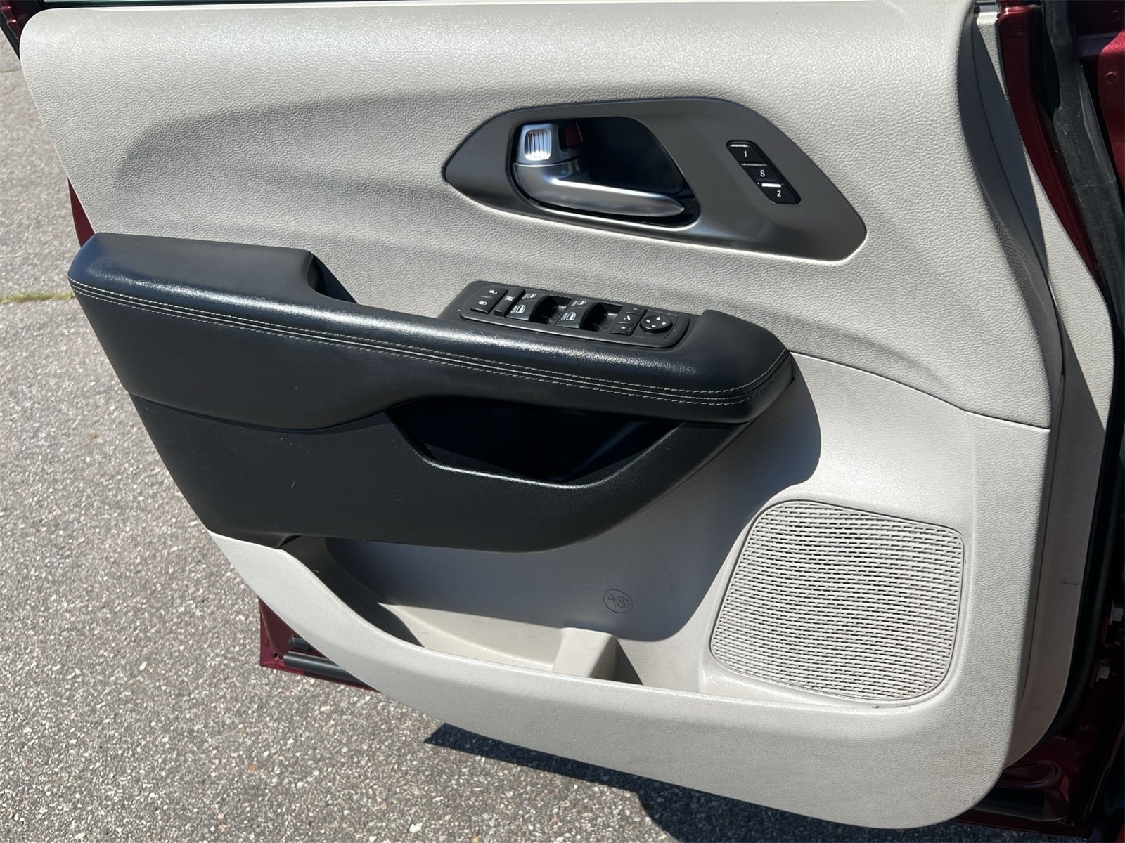 Thumbnail: 2019 Chrysler Pacifica - 31