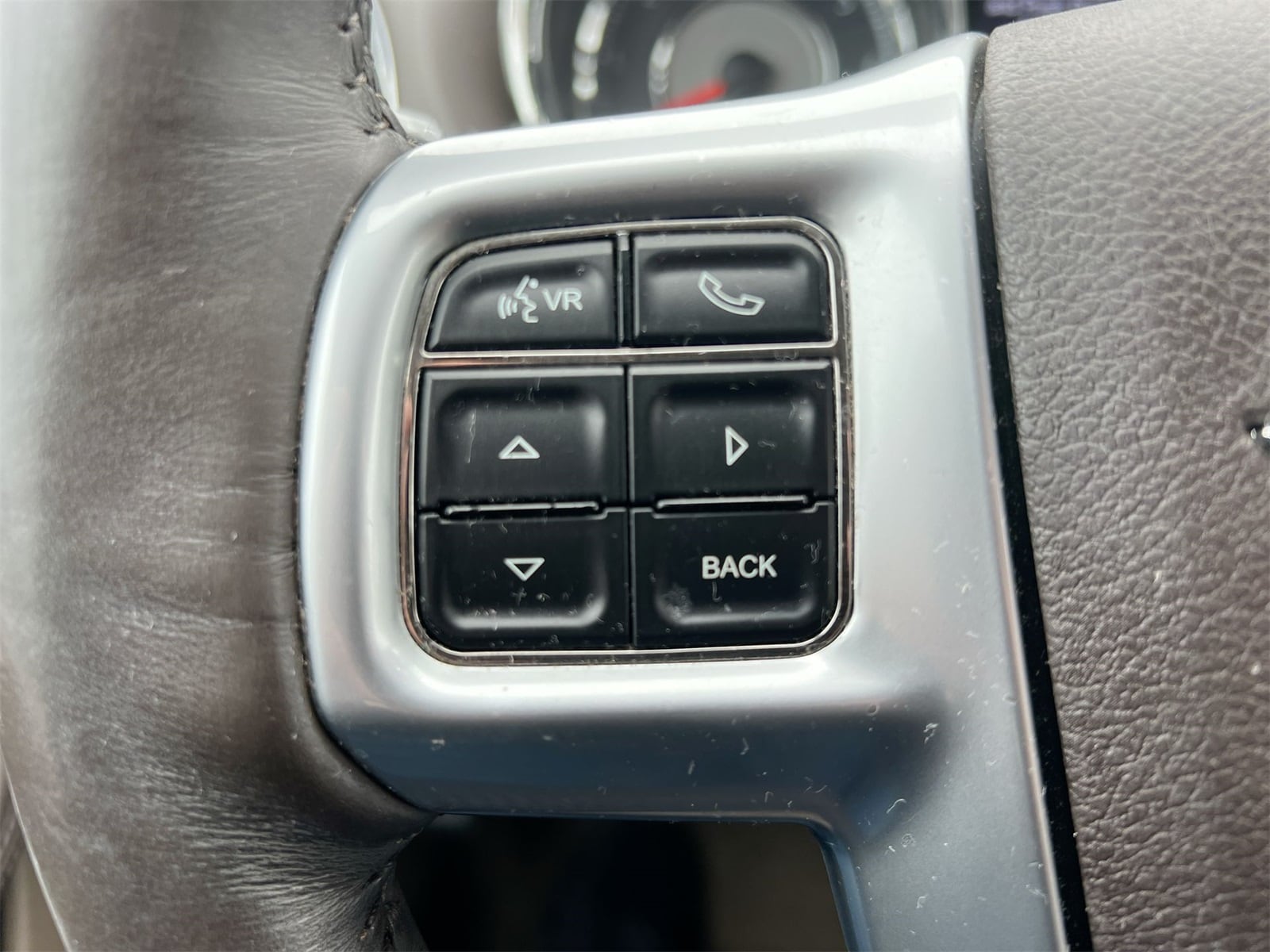 Thumbnail: 2013 Chrysler Town & Country - 23