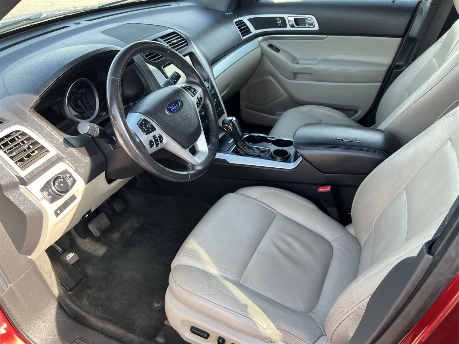 Thumbnail: 2015 Ford Explorer - 10