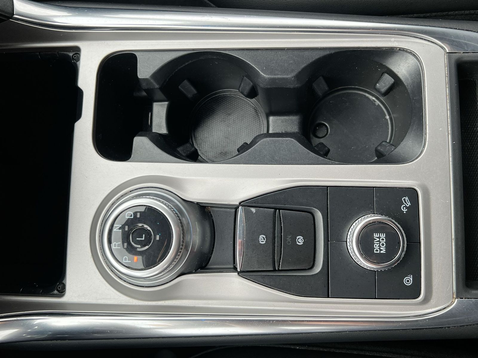 Thumbnail: 2022 Ford Explorer - 31