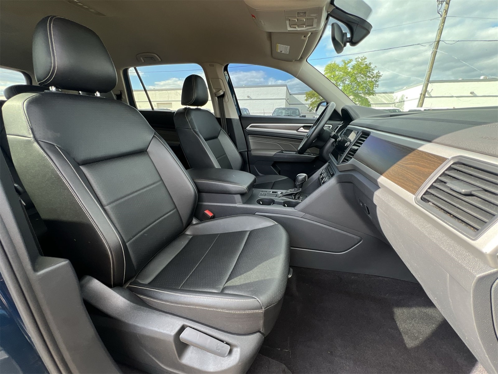 Thumbnail: 2021 Volkswagen Atlas - 22
