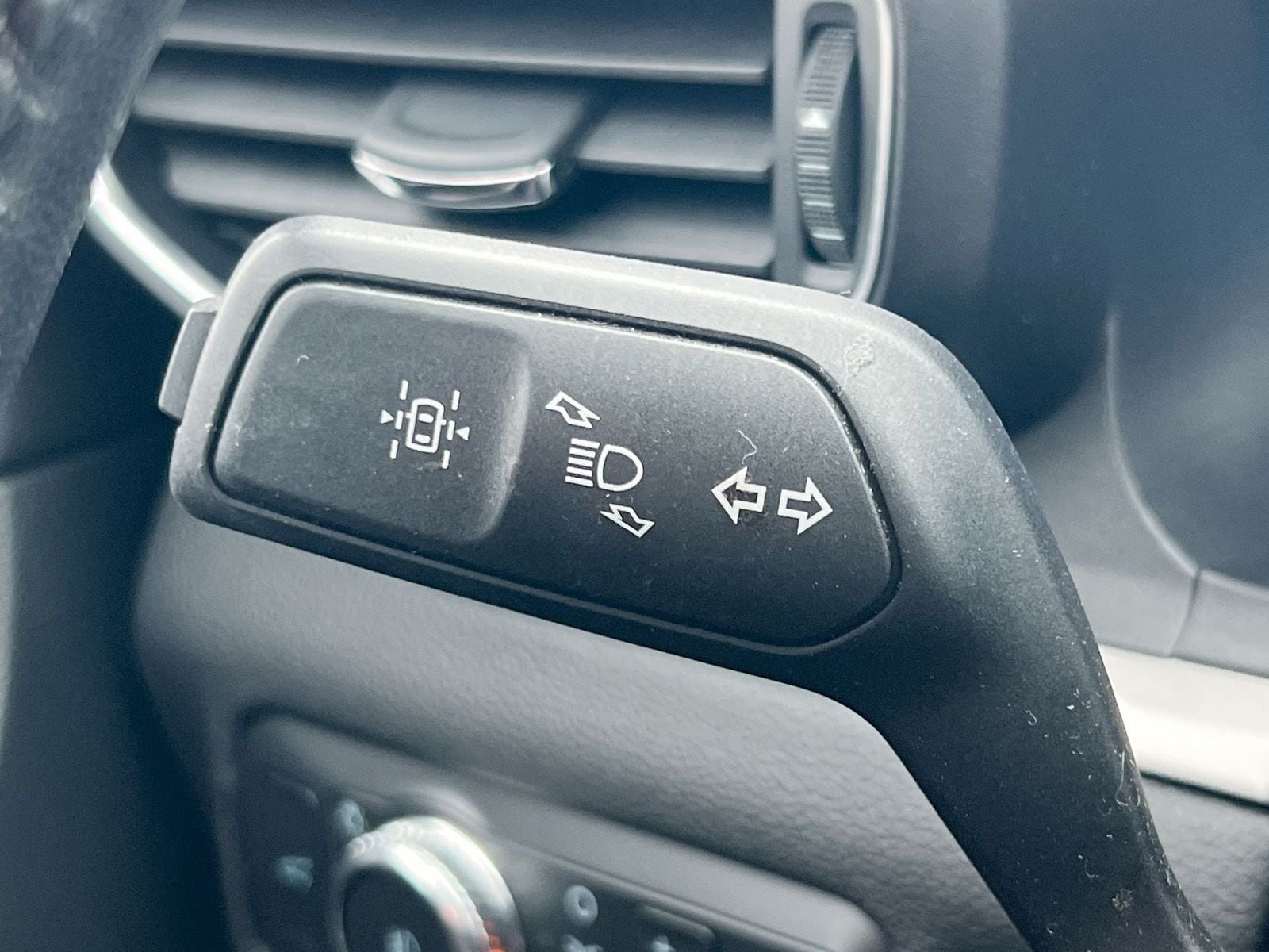 Thumbnail: 2022 Ford Explorer - 26