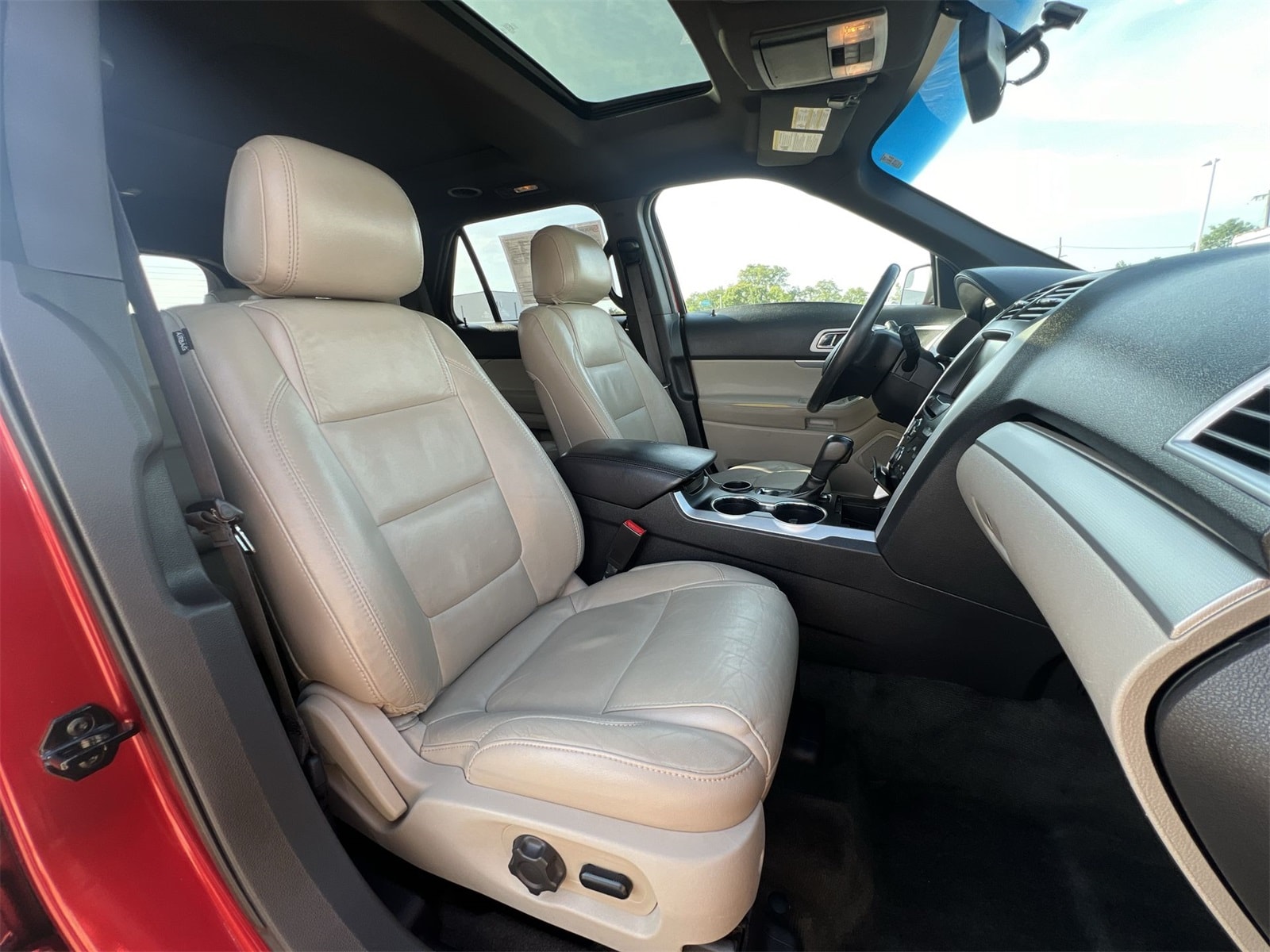 Thumbnail: 2015 Ford Explorer - 22