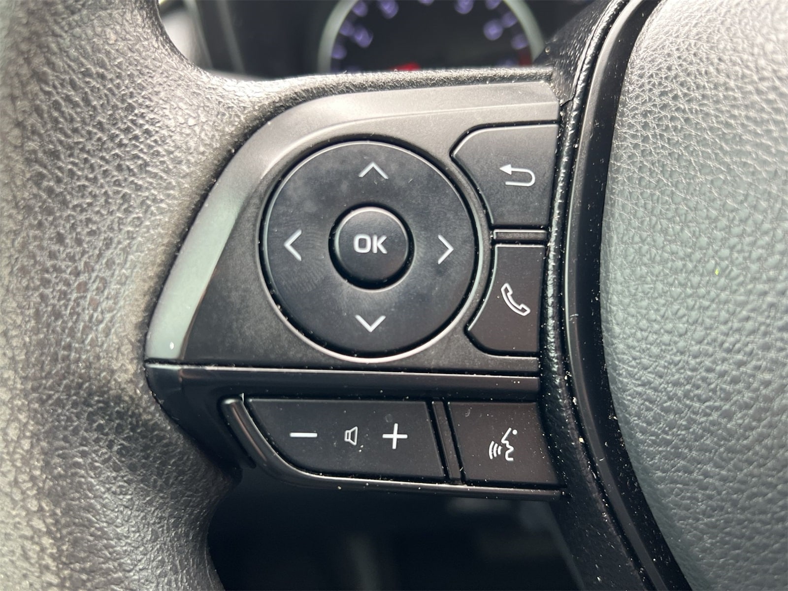 Thumbnail: 2020 Toyota RAV4 - 24