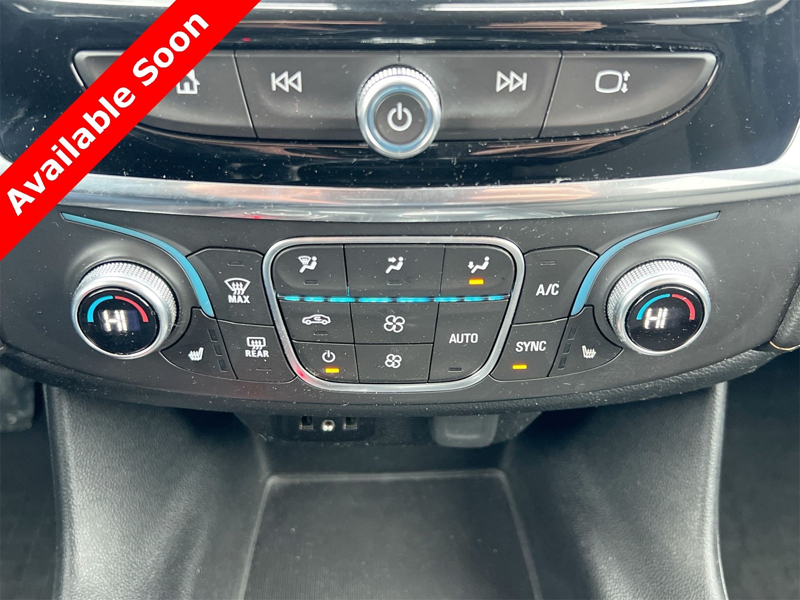 Thumbnail: 2018 Chevrolet Traverse - 28