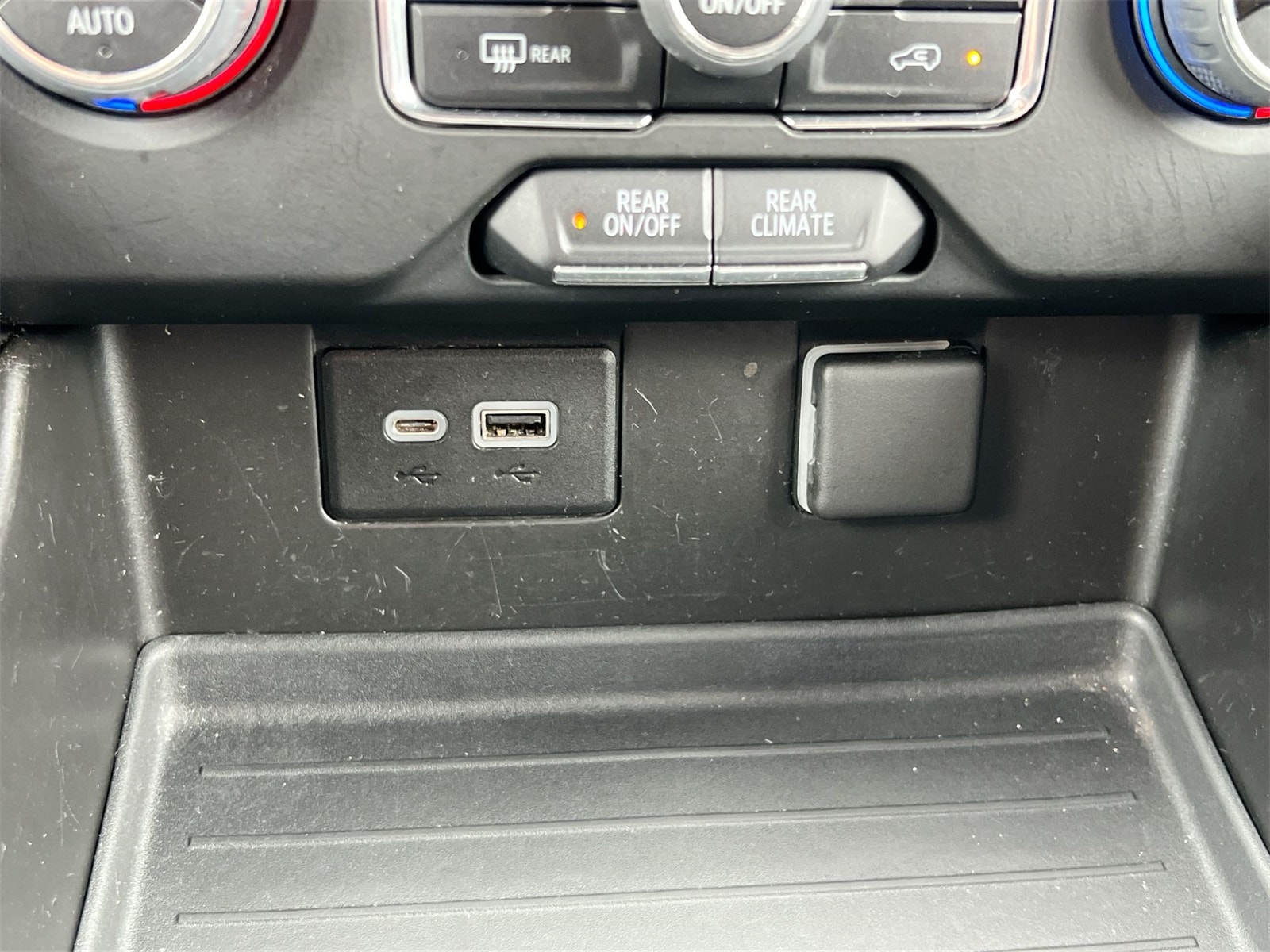 Thumbnail: 2021 Chevrolet Suburban - 30