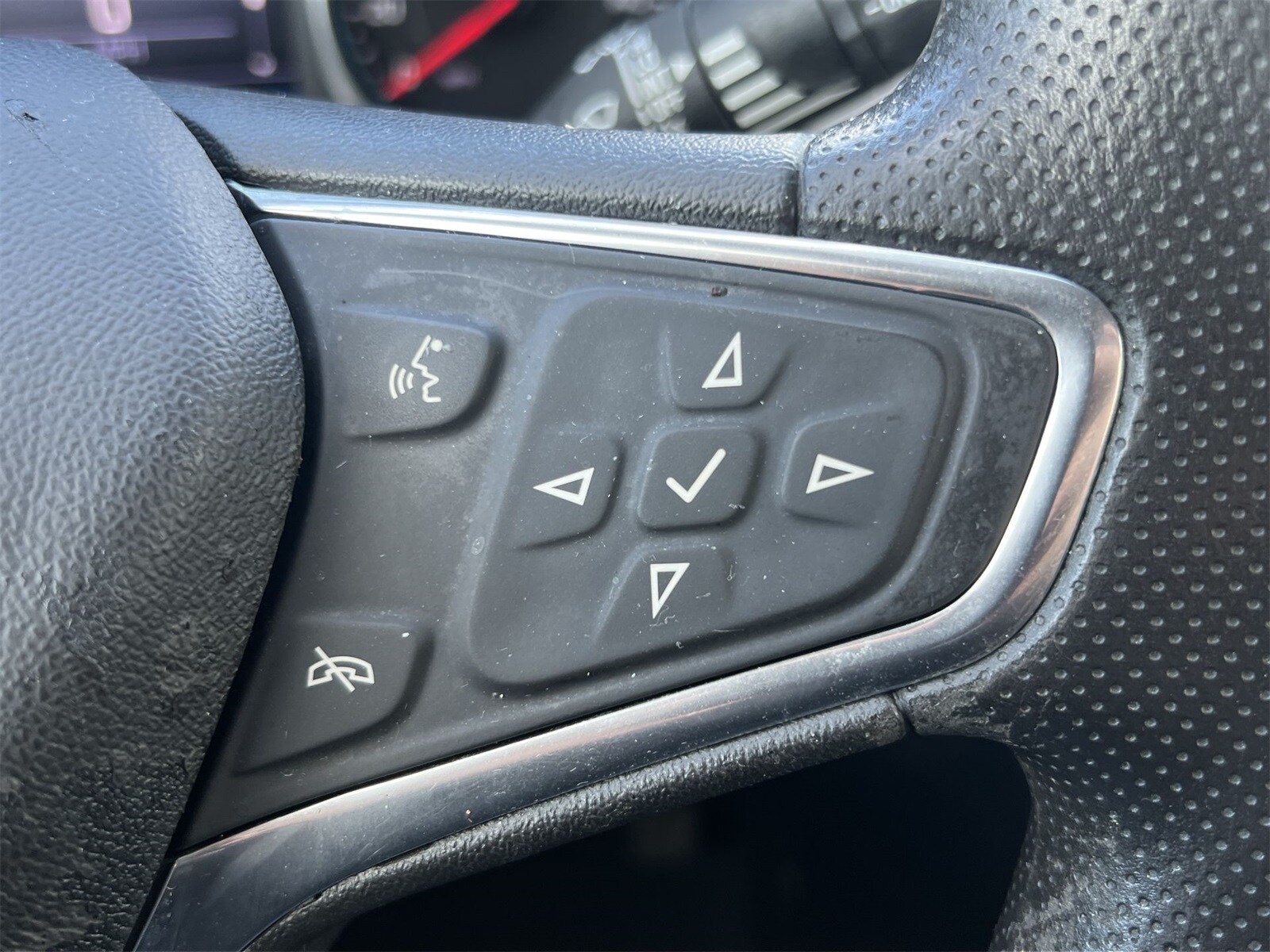 Thumbnail: 2020 Chevrolet Equinox - 25