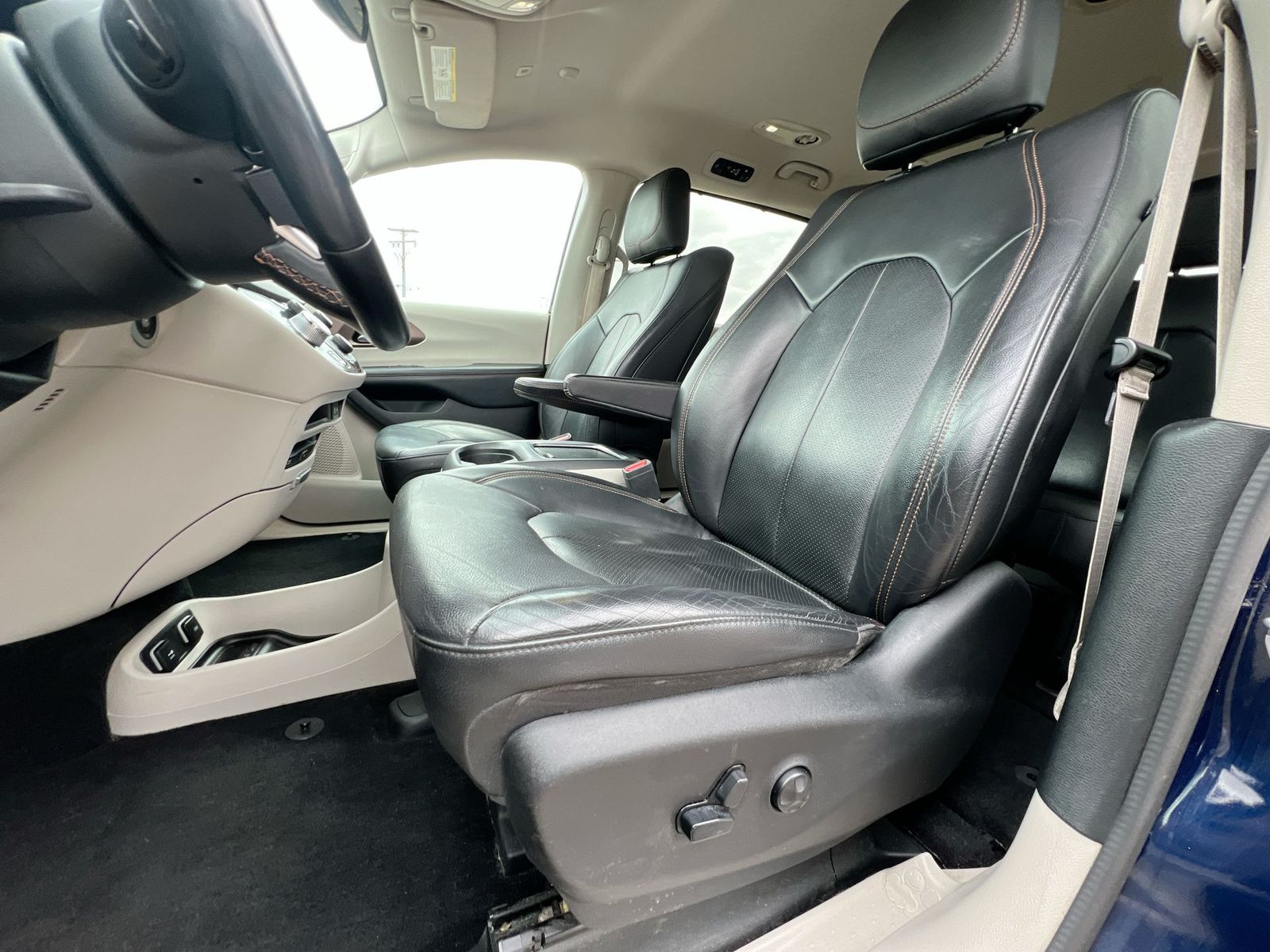 Thumbnail: 2018 Chrysler Pacifica - 15