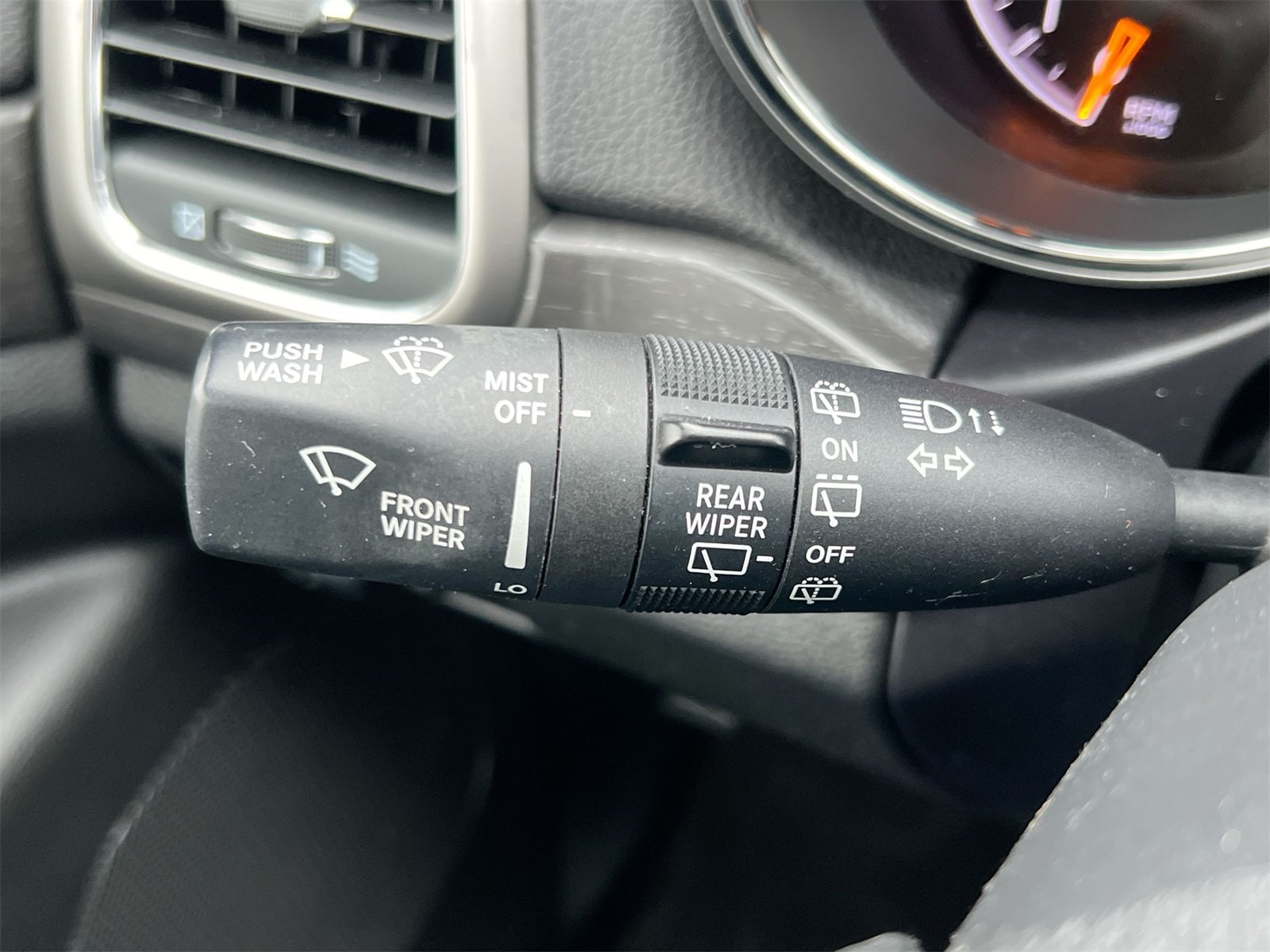 Thumbnail: 2018 Jeep Grand Cherokee - 25