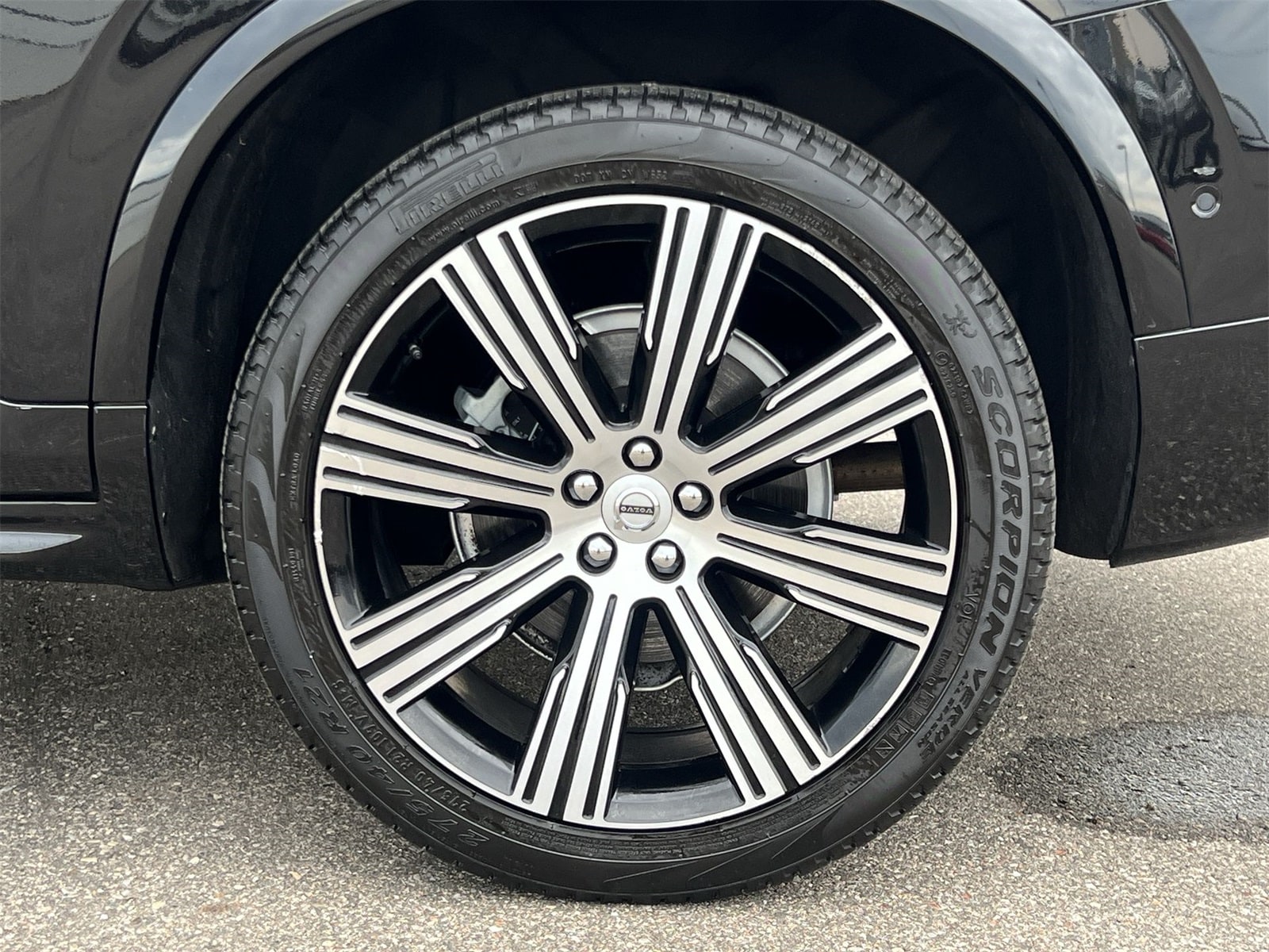 Thumbnail: 2022 Volvo XC90 - 14