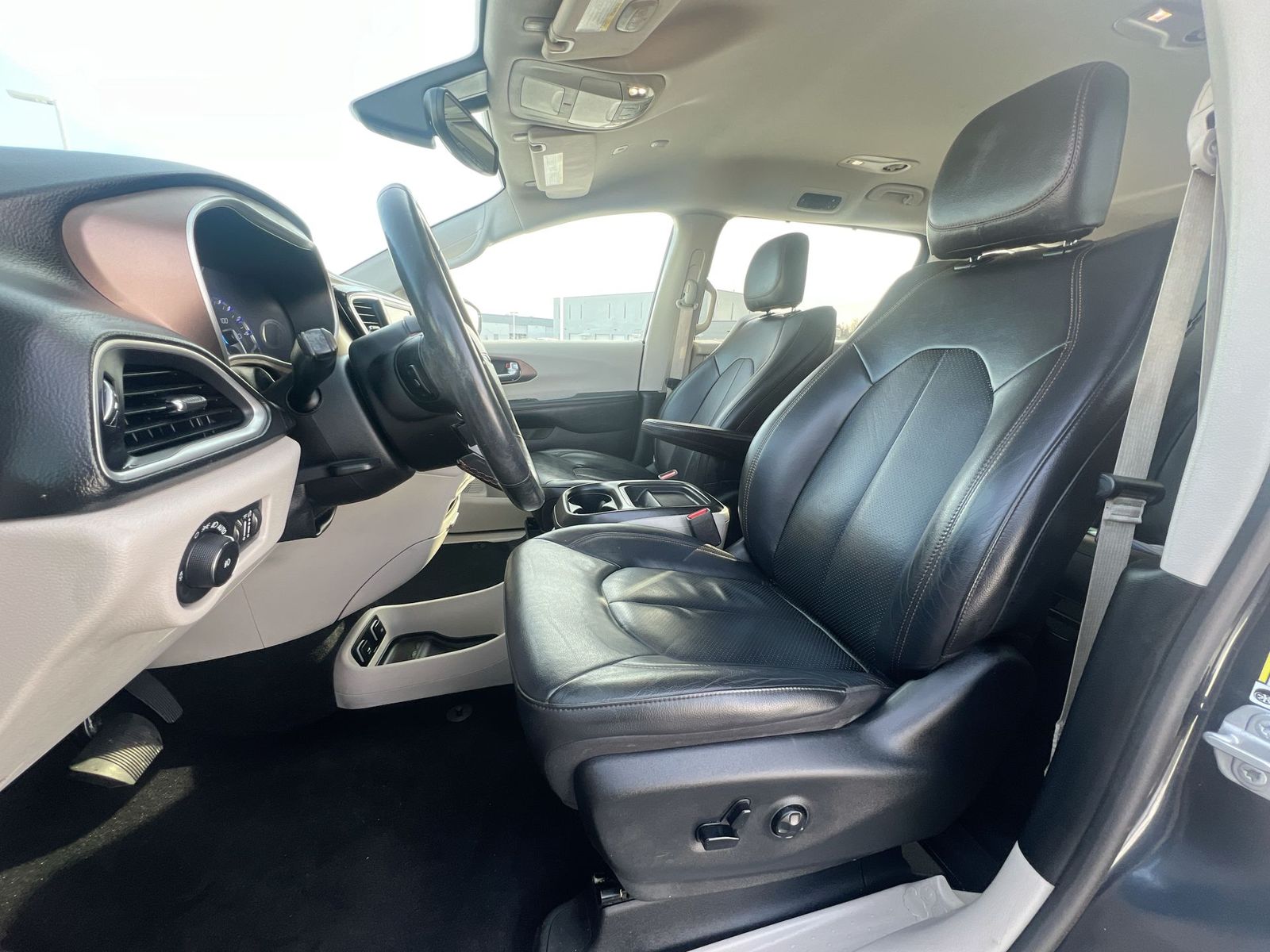 Thumbnail: 2019 Chrysler Pacifica - 17