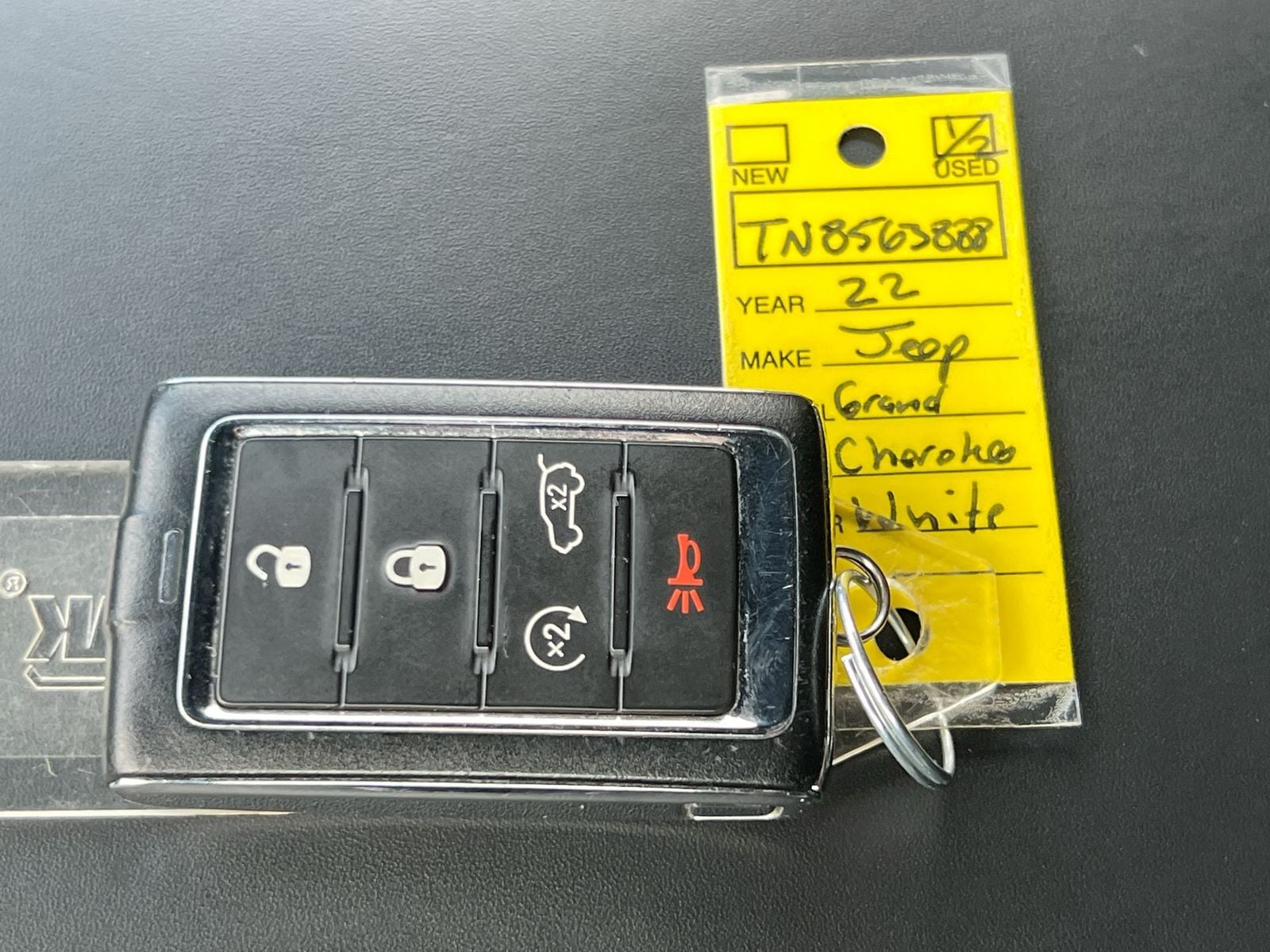 Thumbnail: 2022 Jeep Grand Cherokee - 35