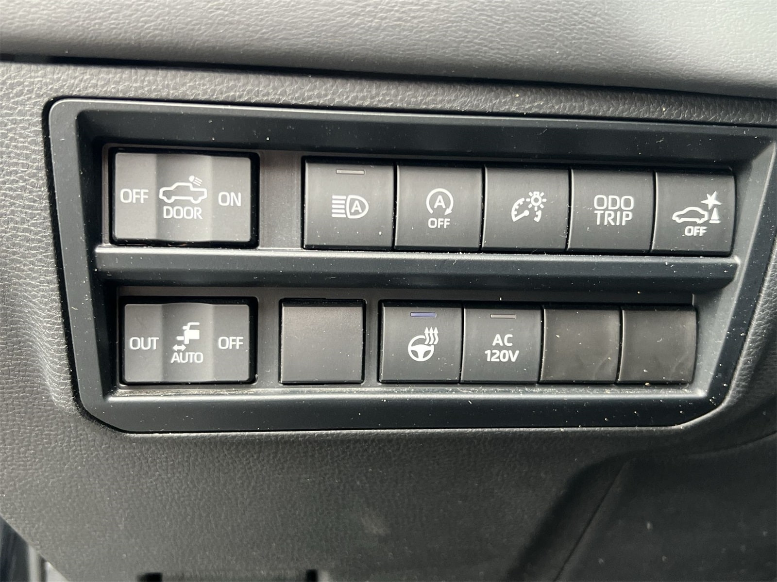 Thumbnail: 2023 Toyota Tundra - 18