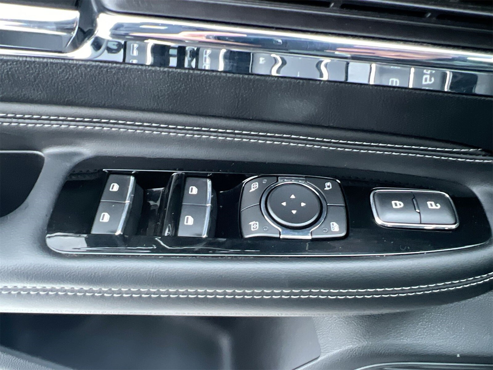 Thumbnail: 2022 Lincoln Corsair - 17