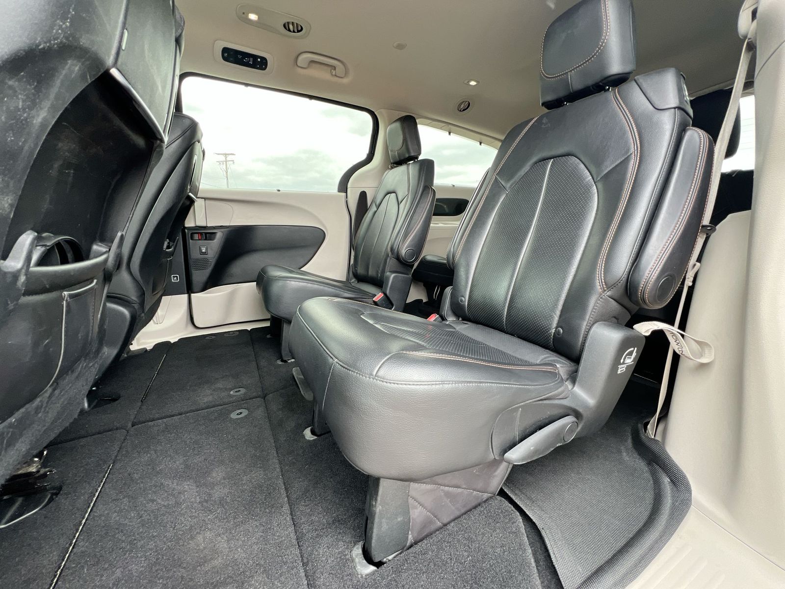 Thumbnail: 2018 Chrysler Pacifica - 18