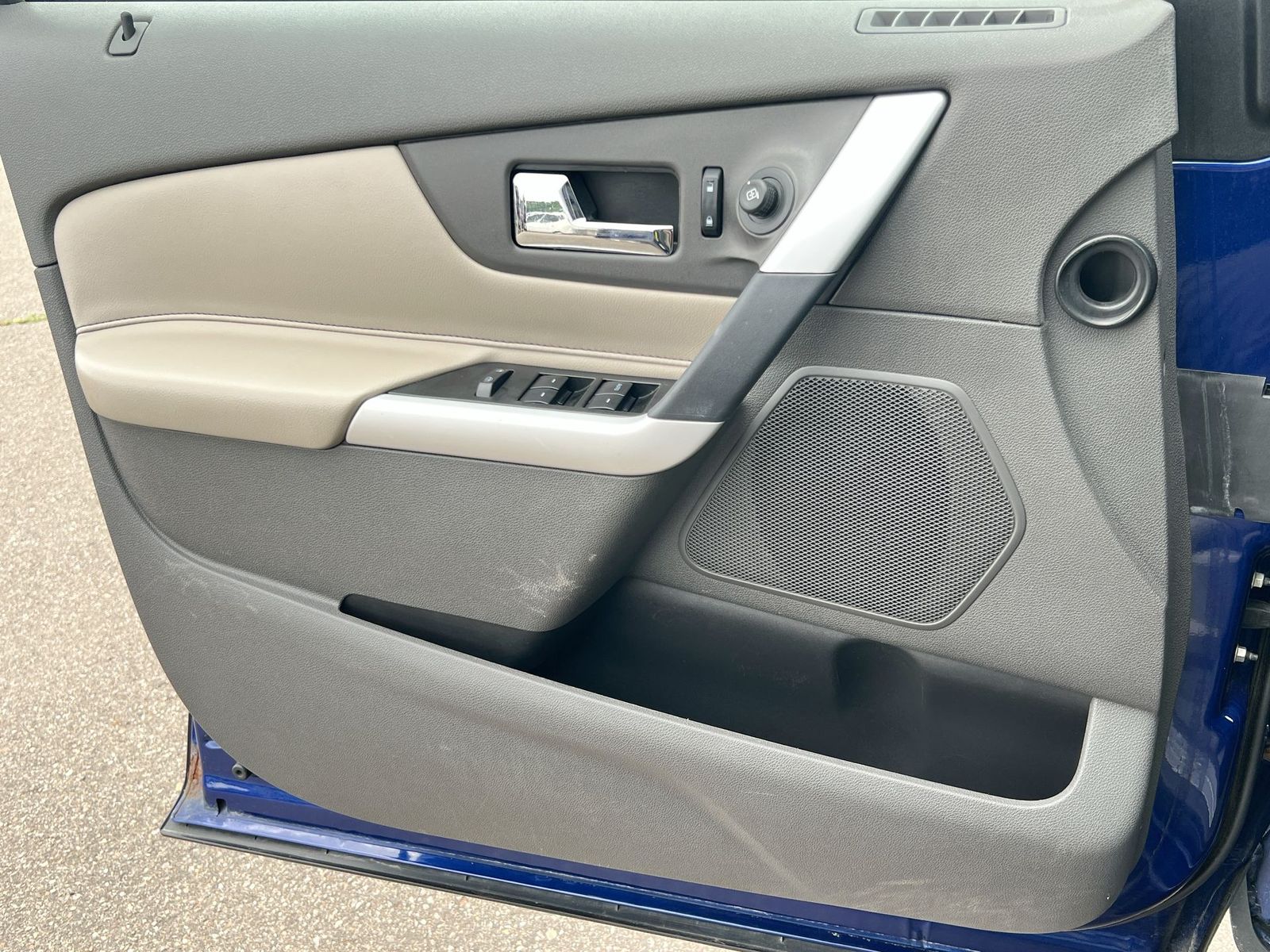 Thumbnail: 2013 Ford Edge - 28