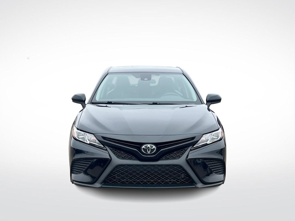 Used 2020 Toyota Camry SE Sedan