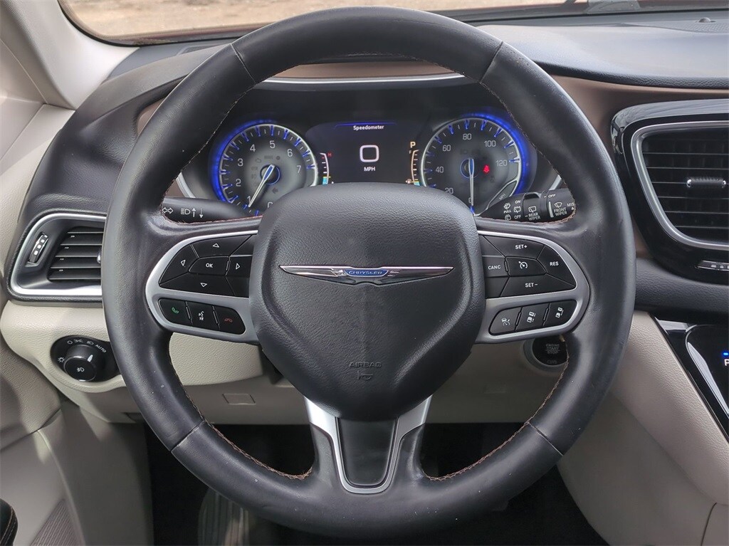 2017 Chrysler Pacifica Touring 23