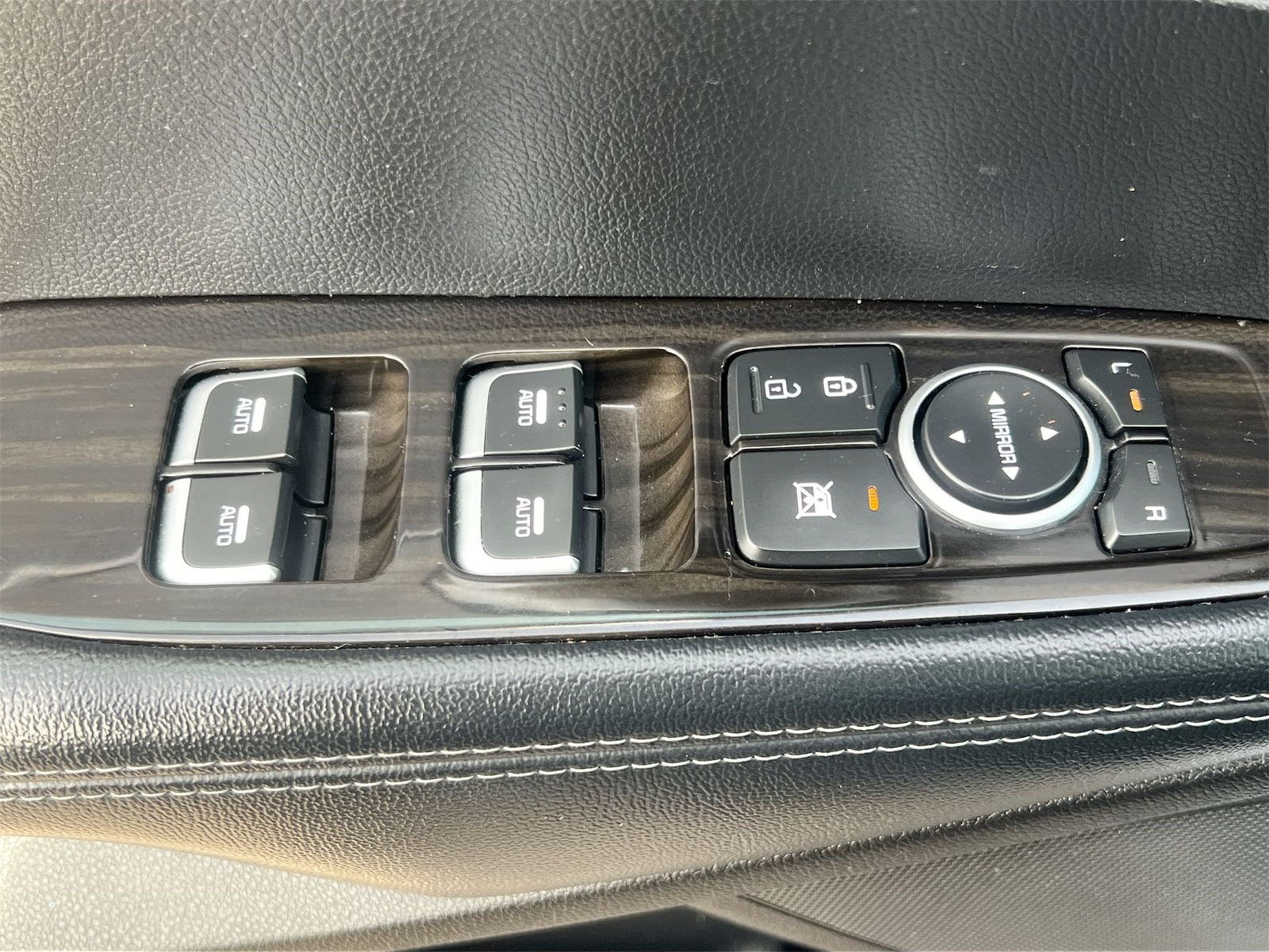 Thumbnail: 2020 Kia Sorento - 18