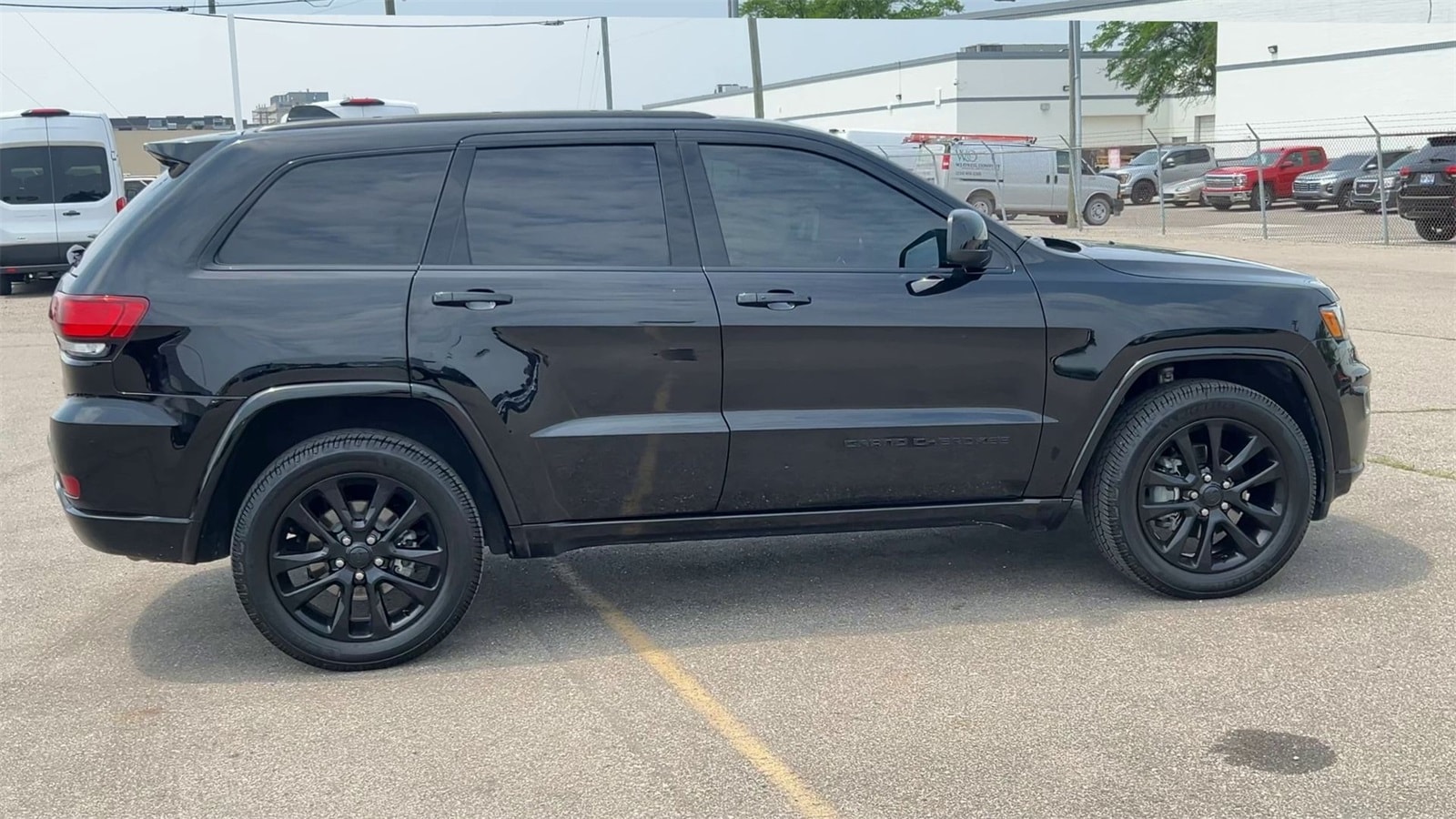 2020 Jeep Grand Cherokee Altitude 9