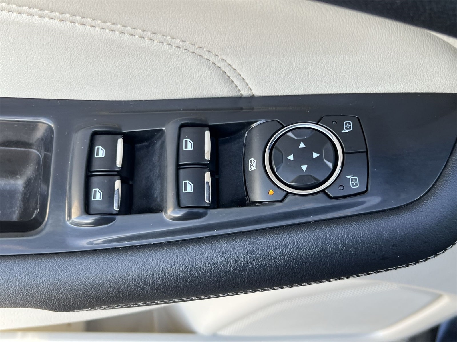 Thumbnail: 2018 Ford Edge - 17