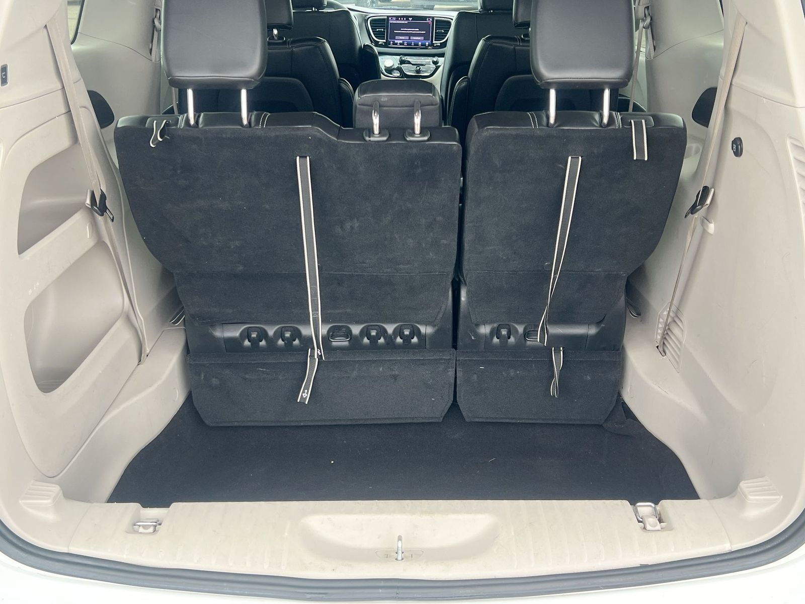 Thumbnail: 2023 Chrysler Pacifica - 34