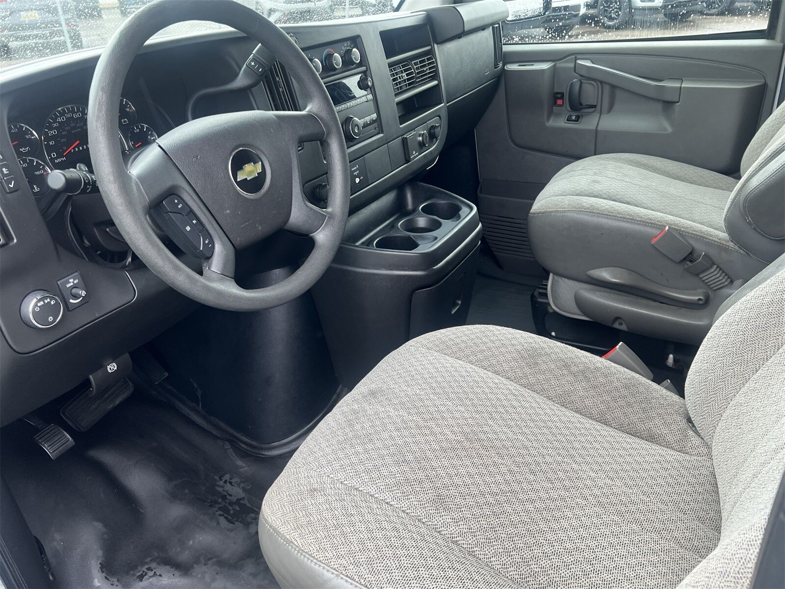 Thumbnail: 2017 Chevrolet Express - 10