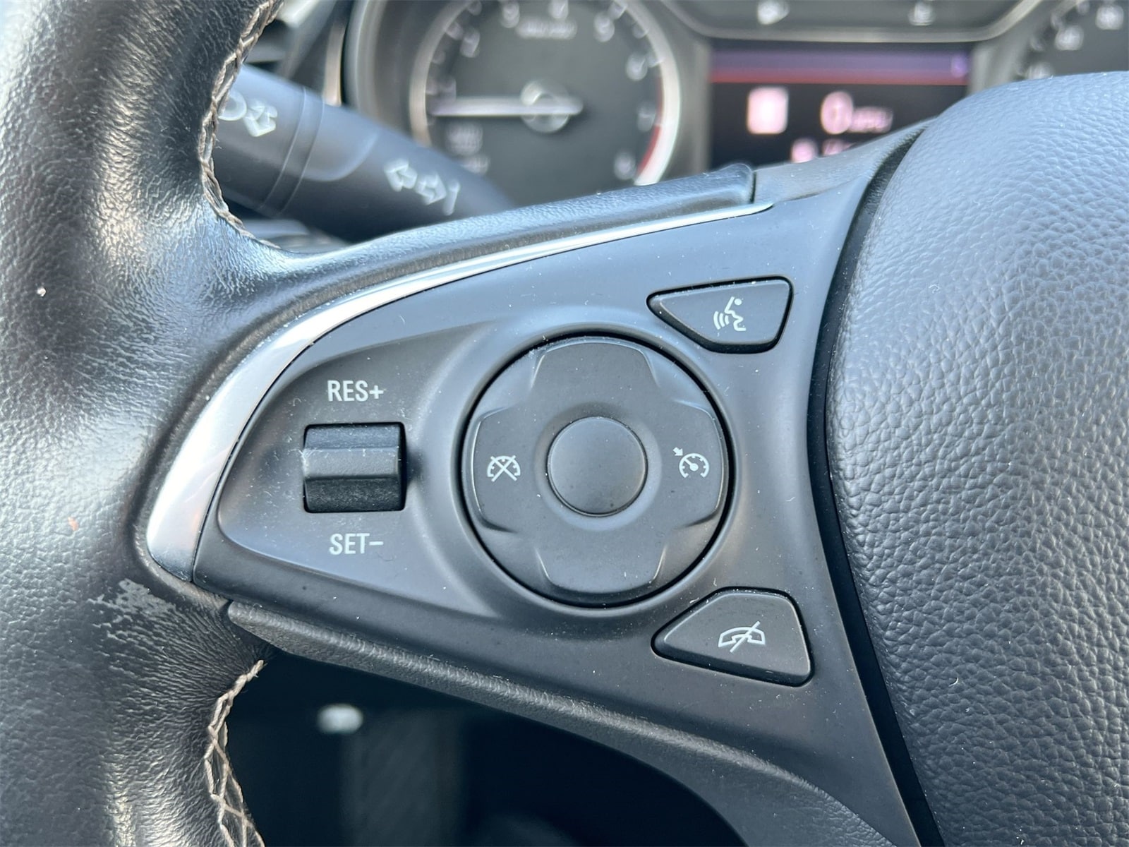 Thumbnail: 2018 Buick Regal - 23