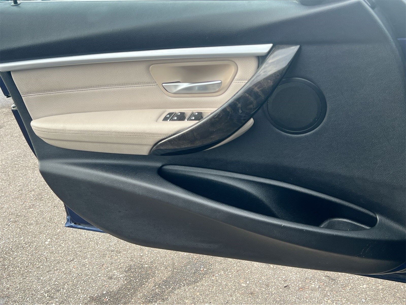 Thumbnail: 2017 BMW 3 Series - 32