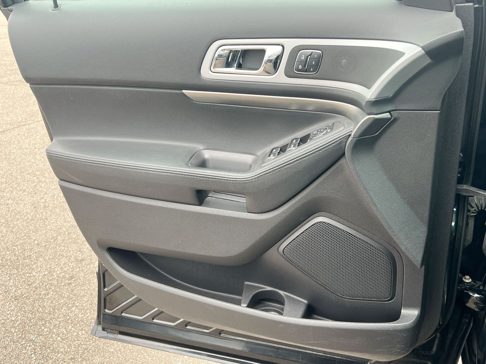 Thumbnail: 2014 Ford Explorer - 30