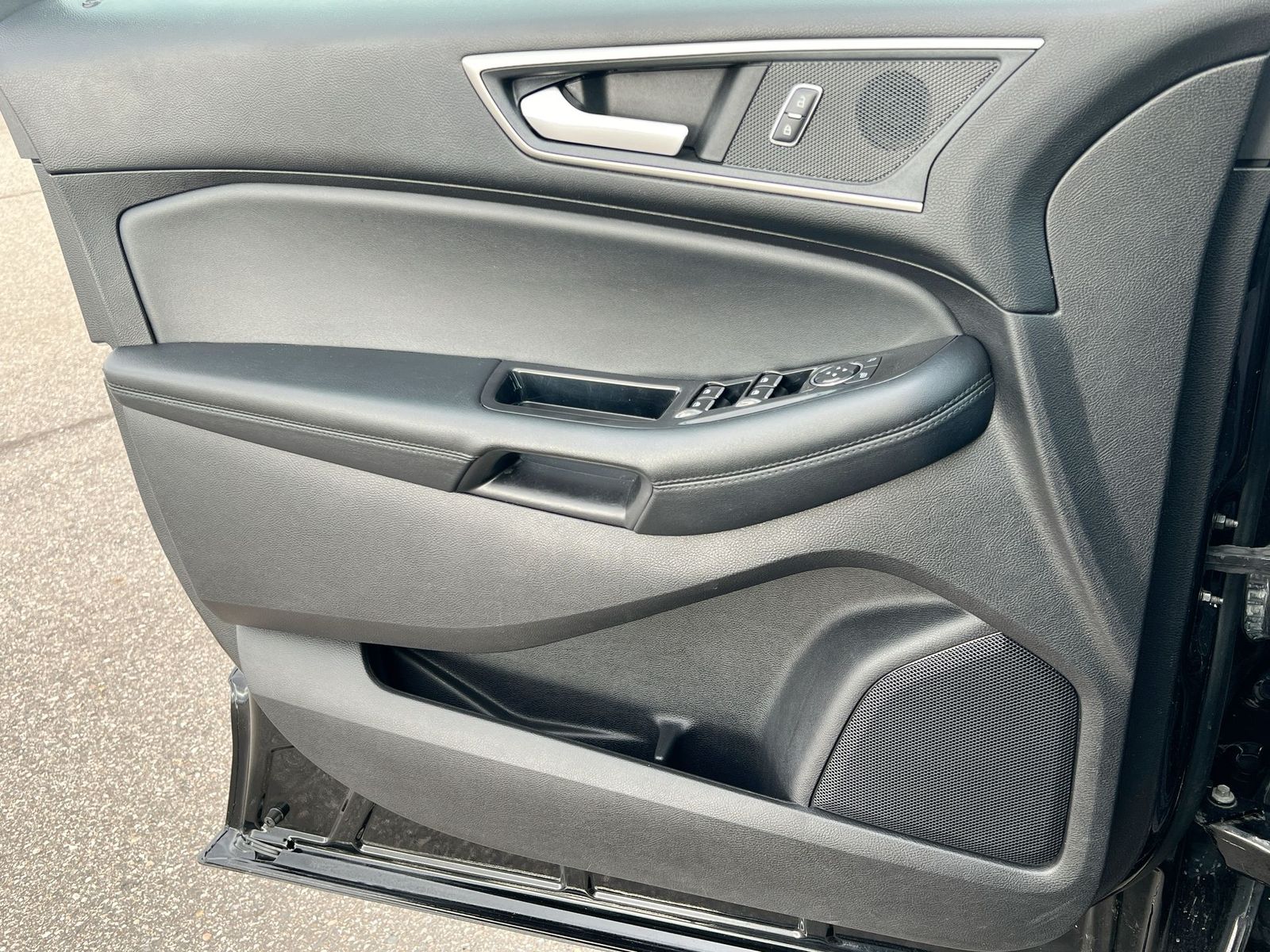 Thumbnail: 2017 Ford Edge - 30