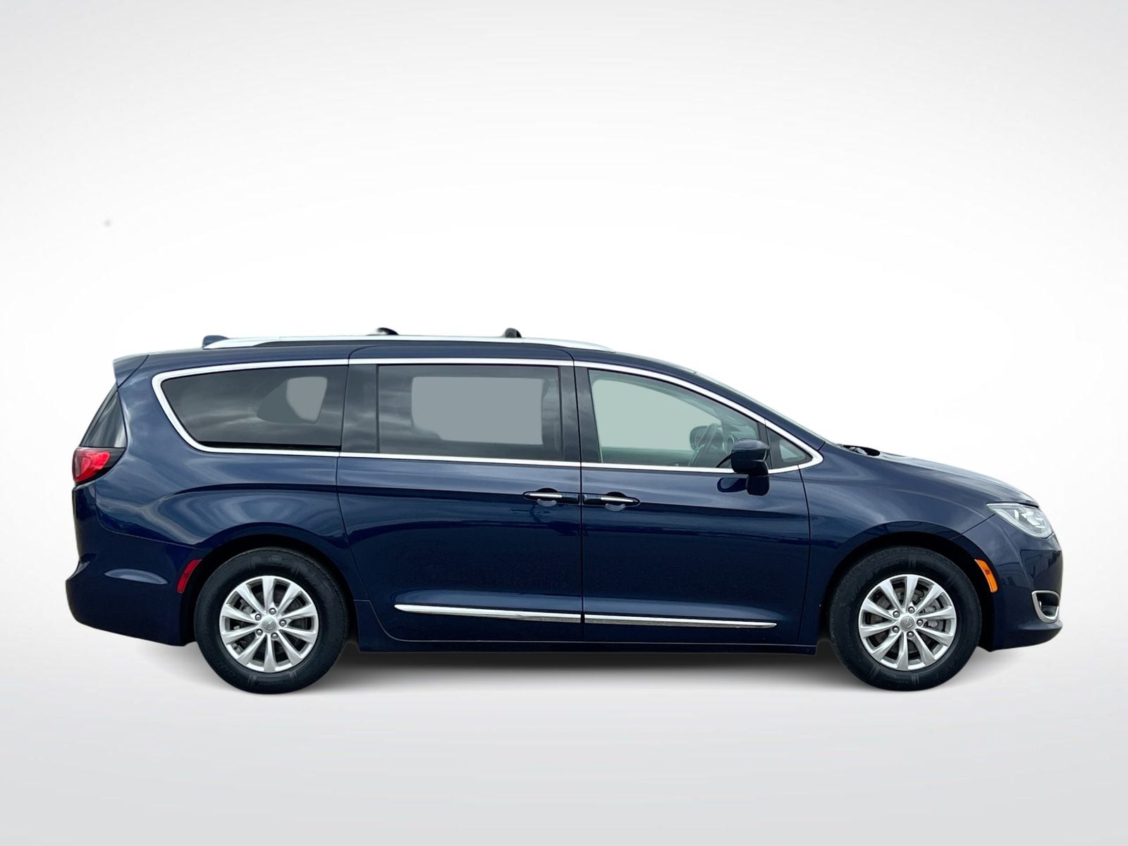 Thumbnail: 2018 Chrysler Pacifica - 8