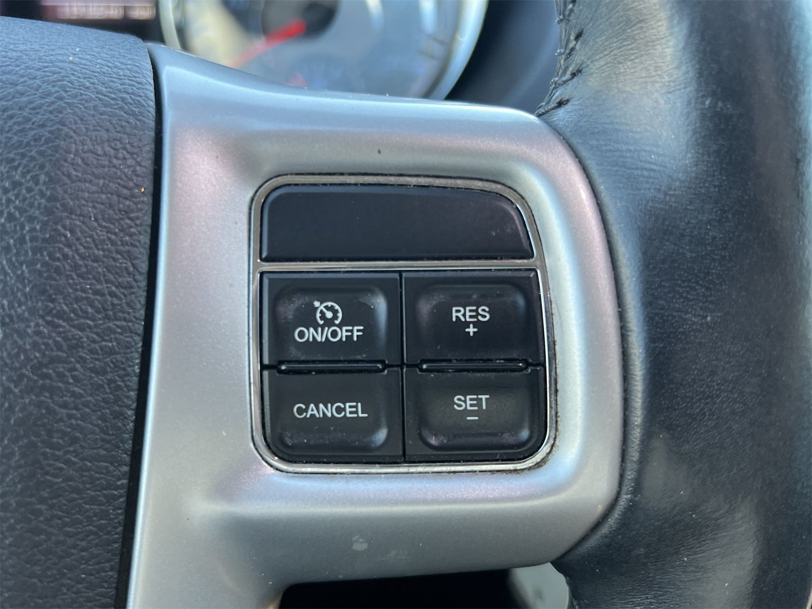 Thumbnail: 2015 Chrysler Town & Country - 23