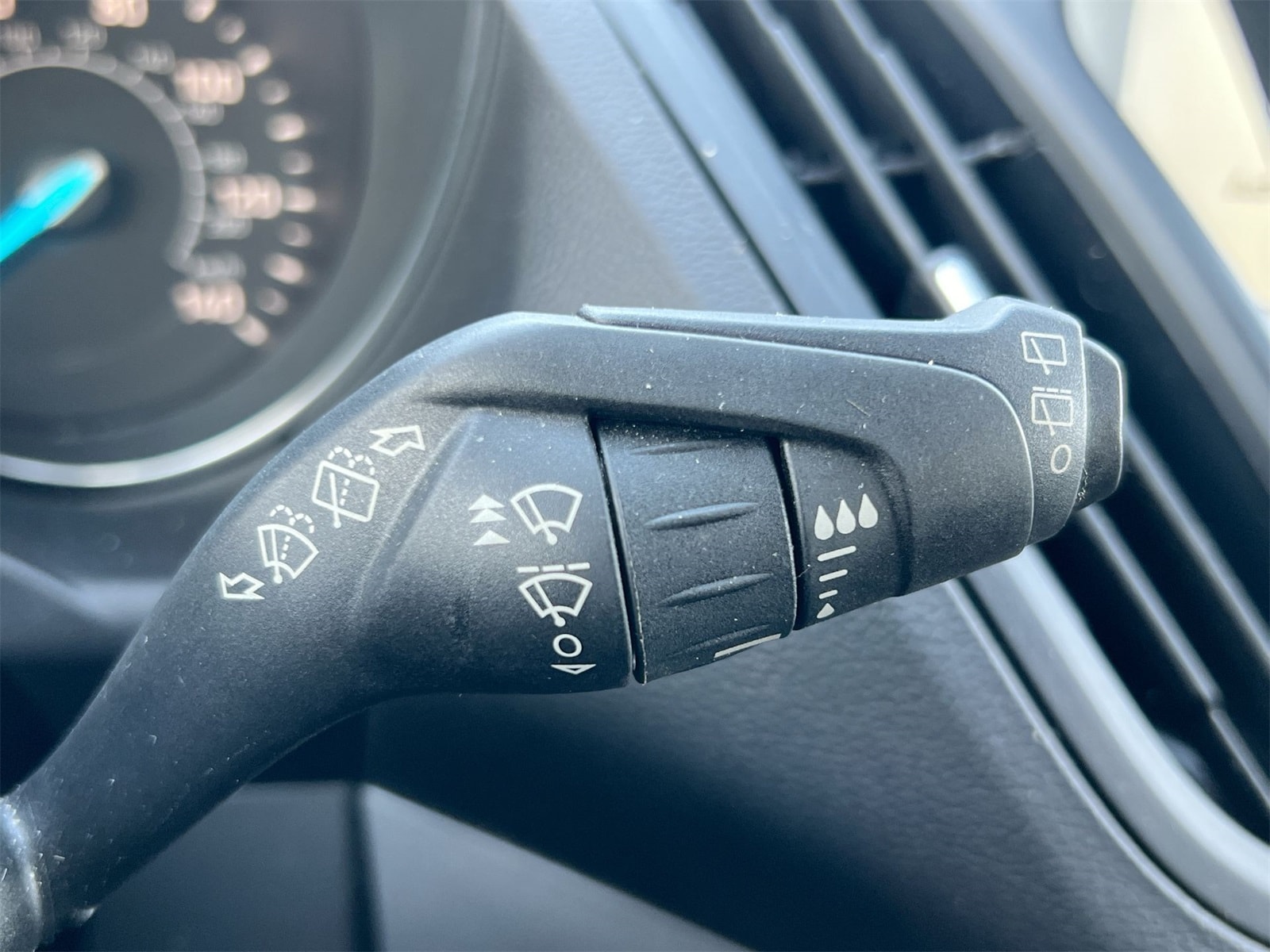 Thumbnail: 2019 Ford Escape - 25