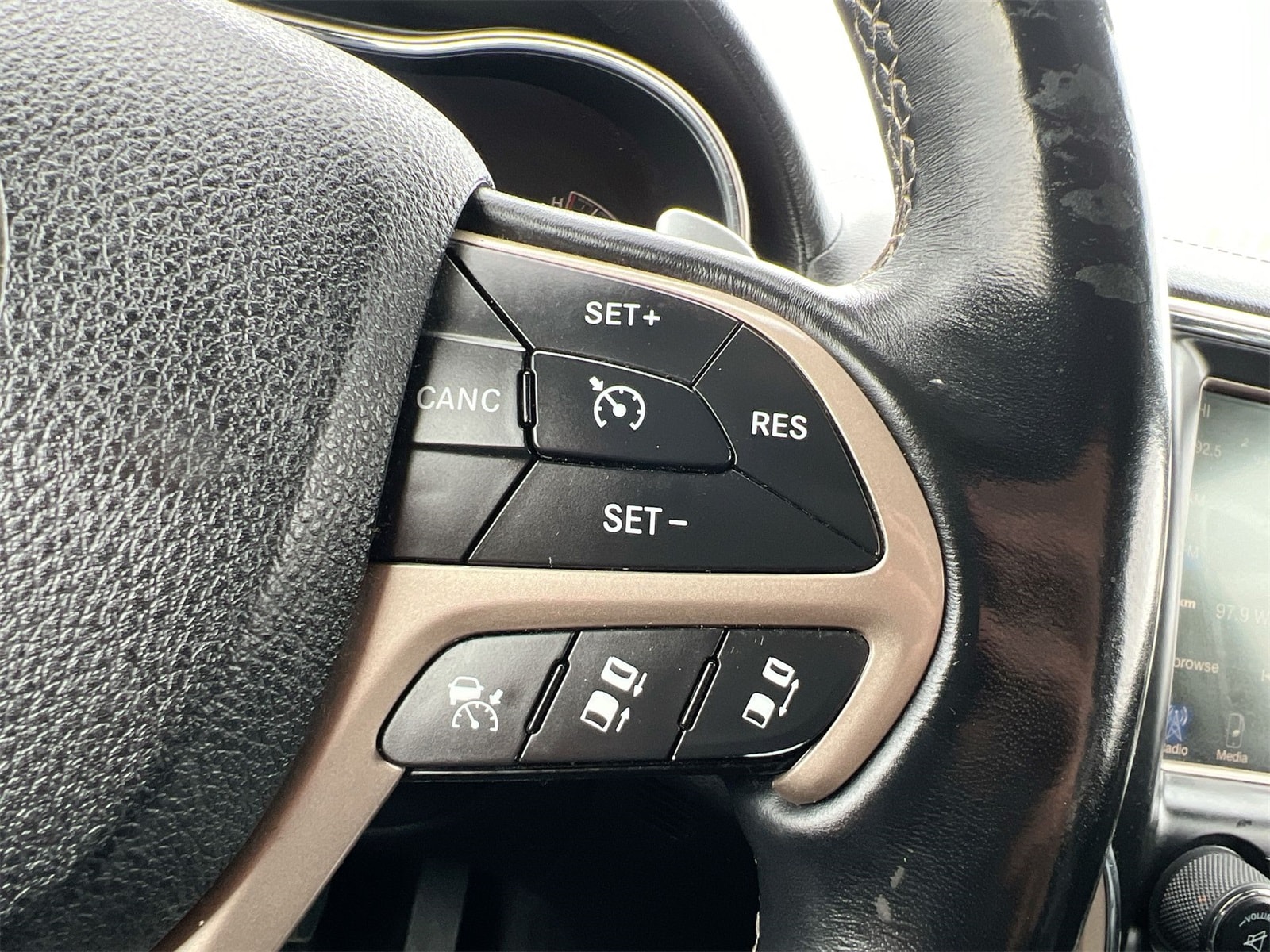 Thumbnail: 2017 Jeep Grand Cherokee - 24