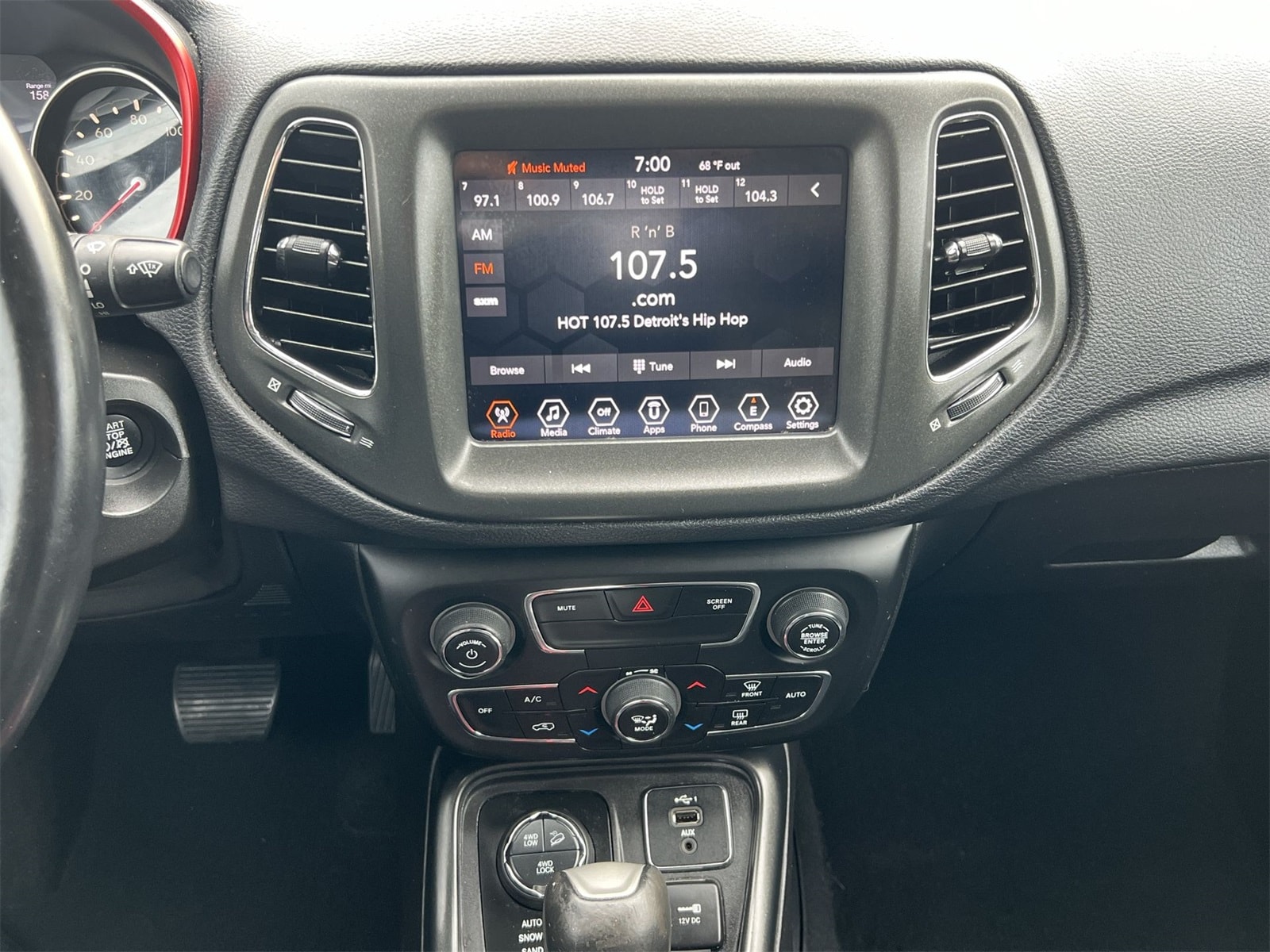 Thumbnail: 2020 Jeep Compass - 28