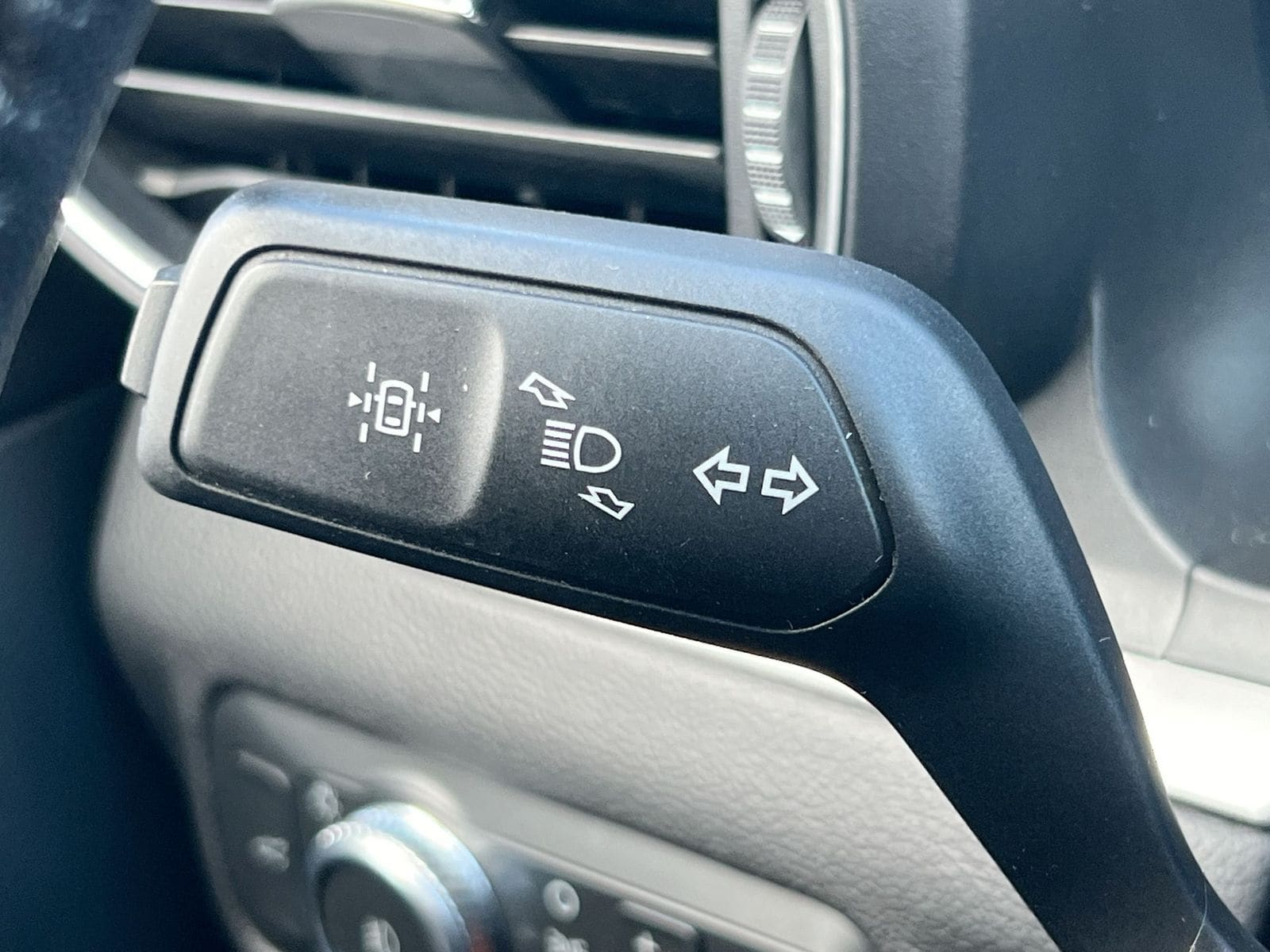 Thumbnail: 2022 Ford Explorer - 26