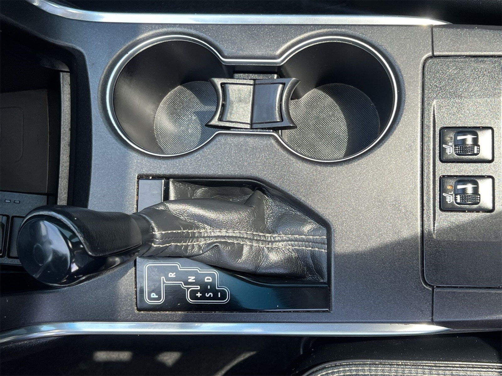 2016 Toyota Camry XLE 34