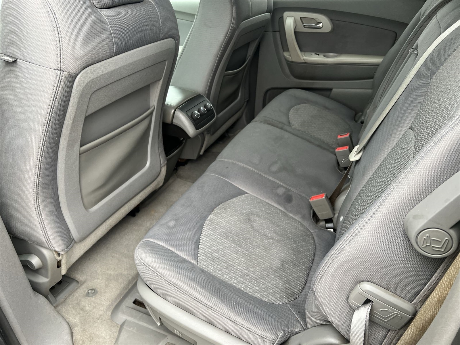 Thumbnail: 2011 Chevrolet Traverse - 18