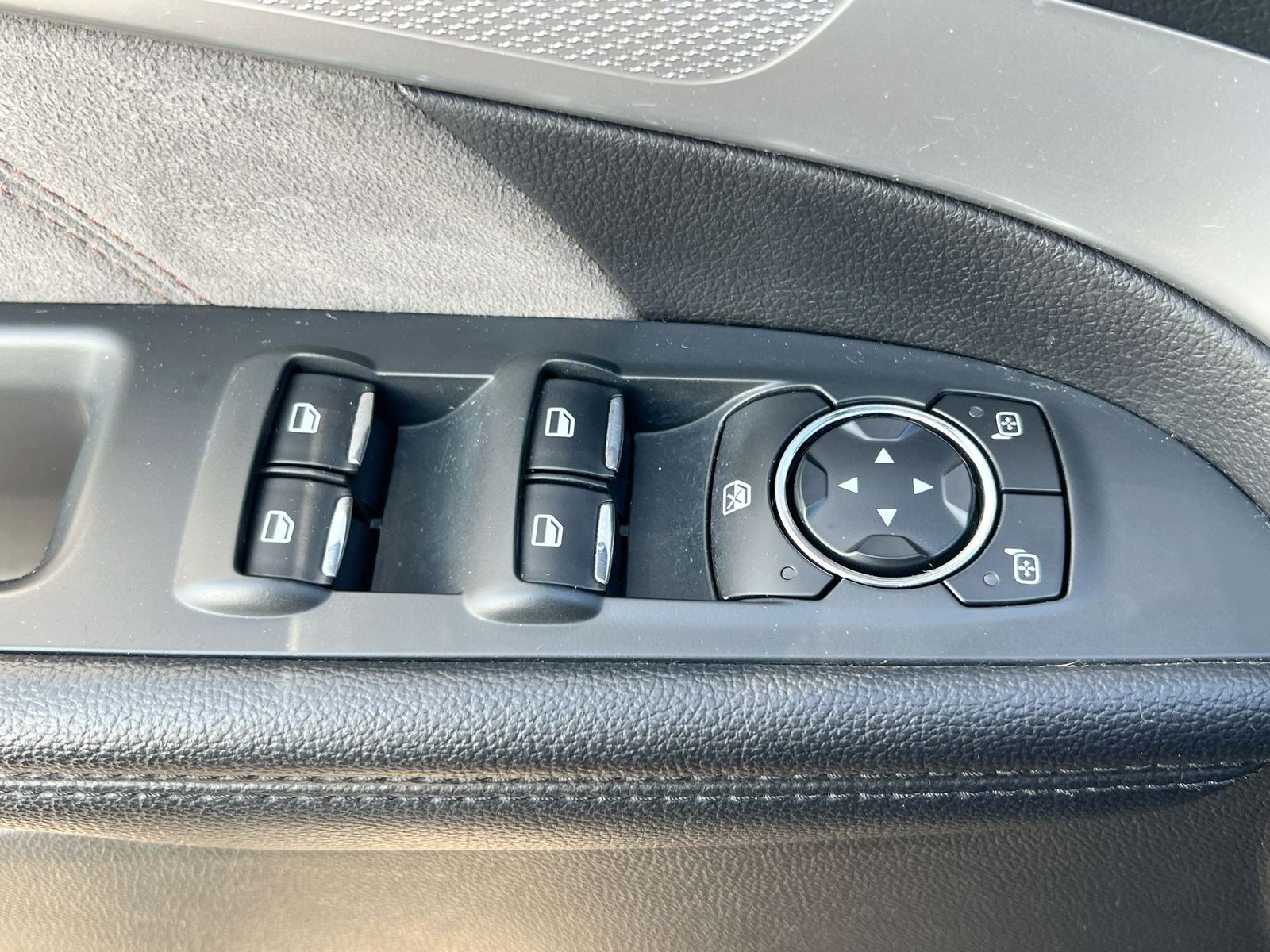 Thumbnail: 2017 Ford Explorer - 17