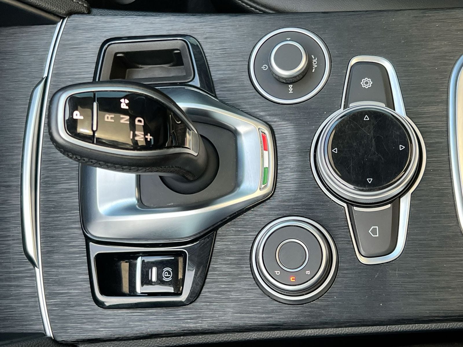 Thumbnail: 2020 Alfa Romeo Stelvio - 31