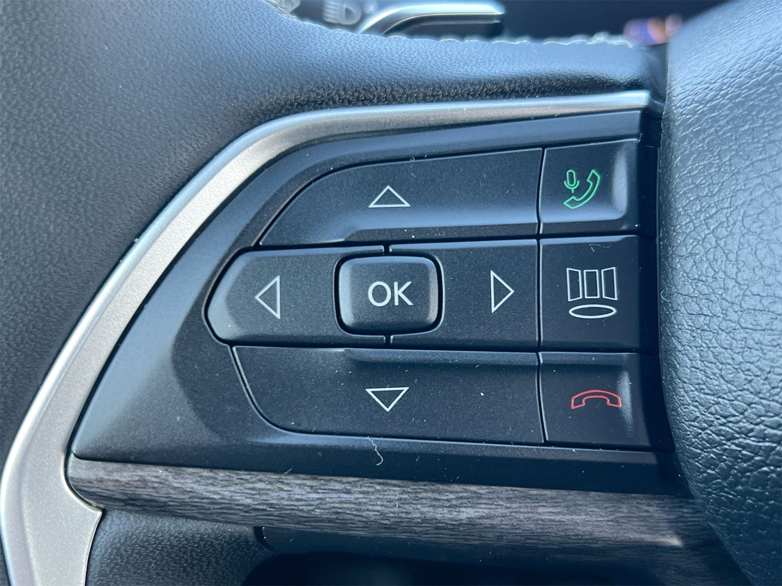 Thumbnail: 2024 Jeep Grand Cherokee - 23