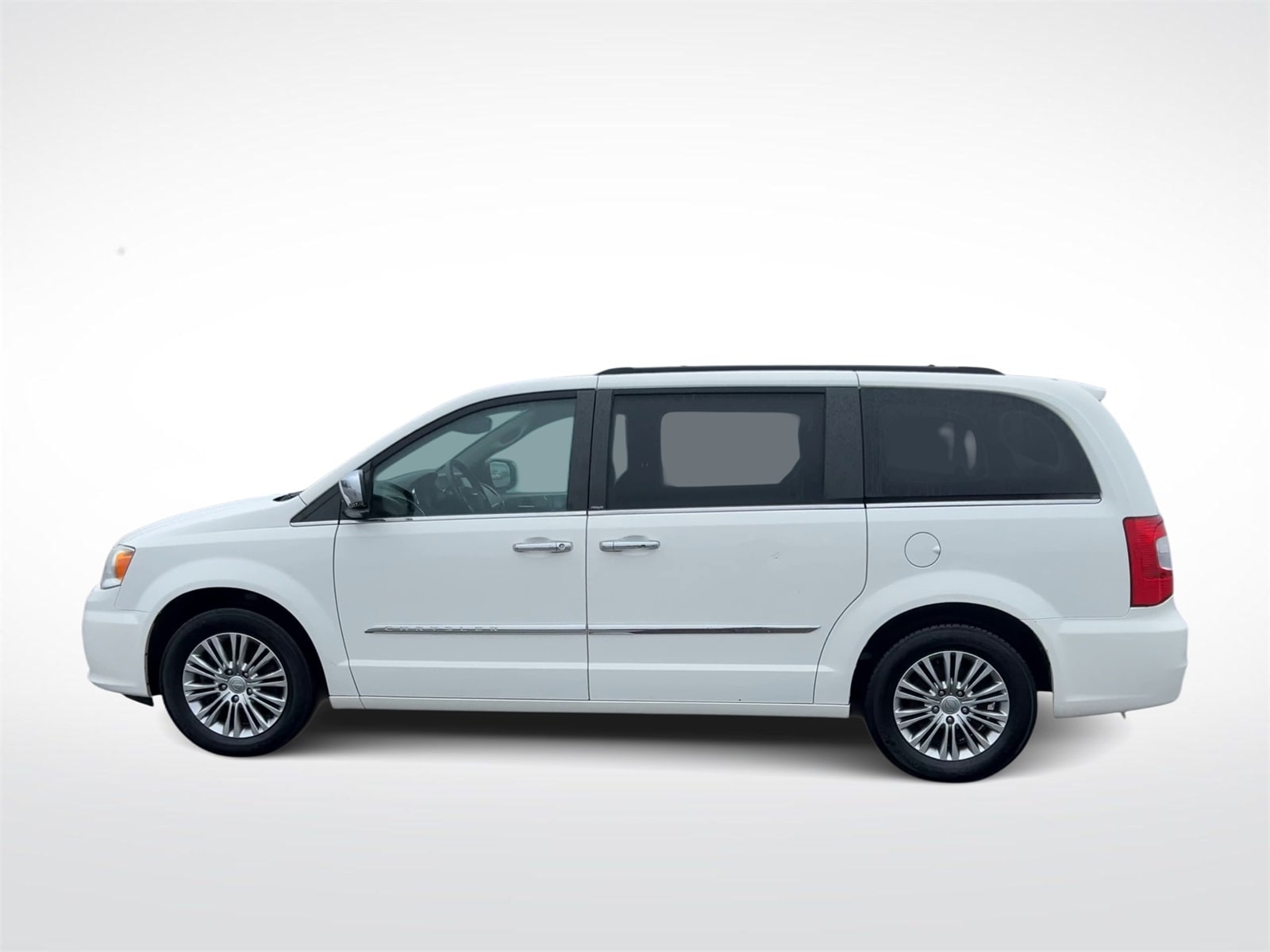 Thumbnail: 2013 Chrysler Town & Country - 6